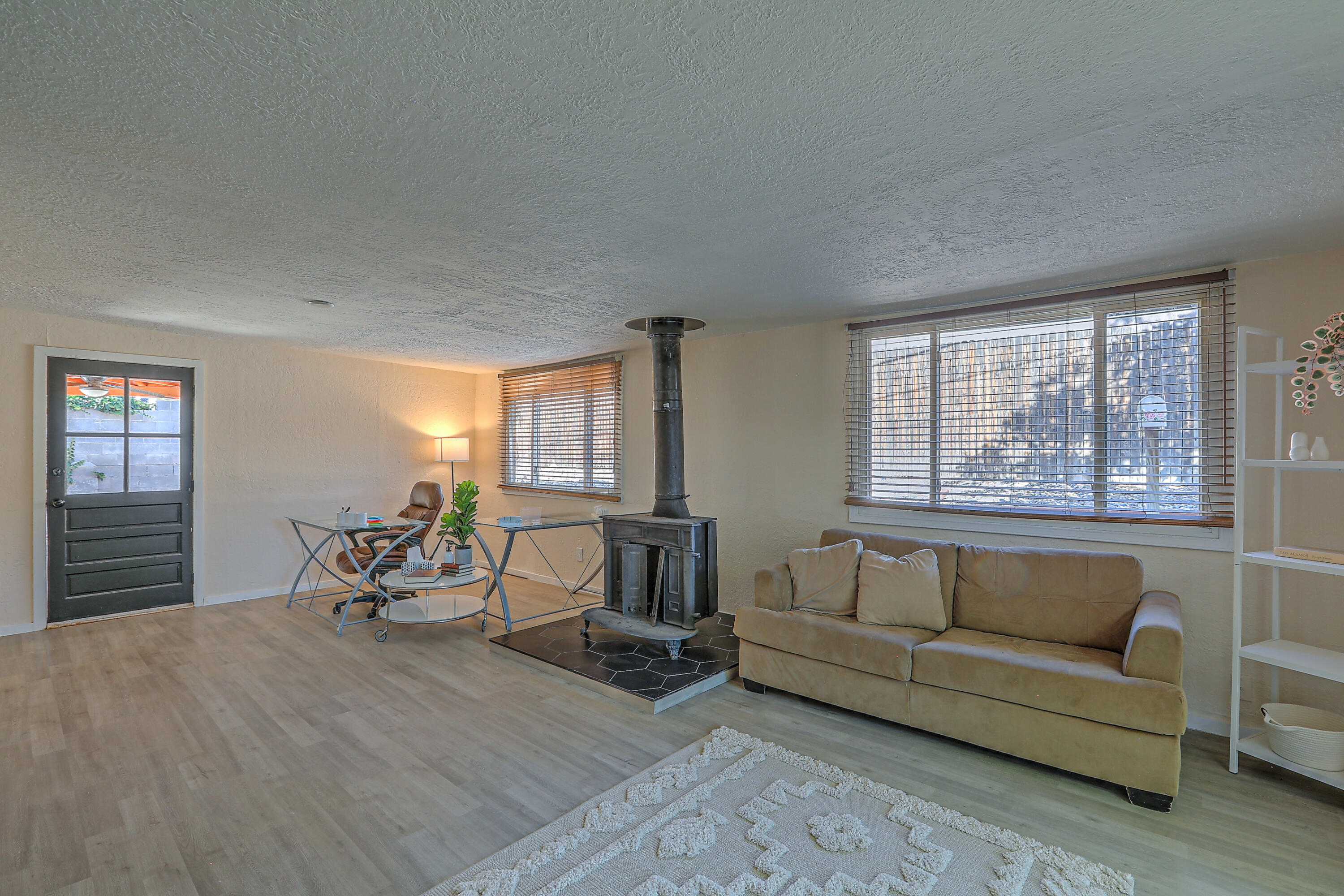 2604 Hiawatha Drive NE