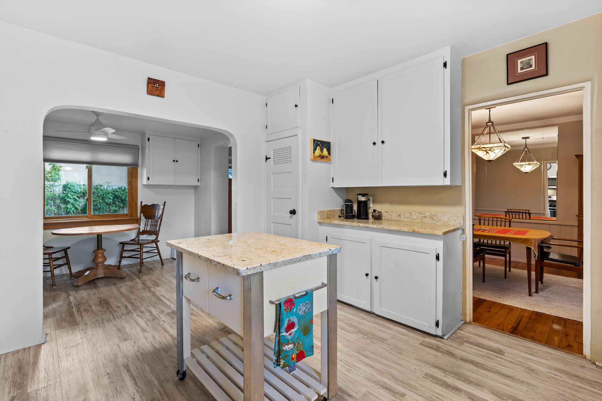 2548 Candelaria Road NW