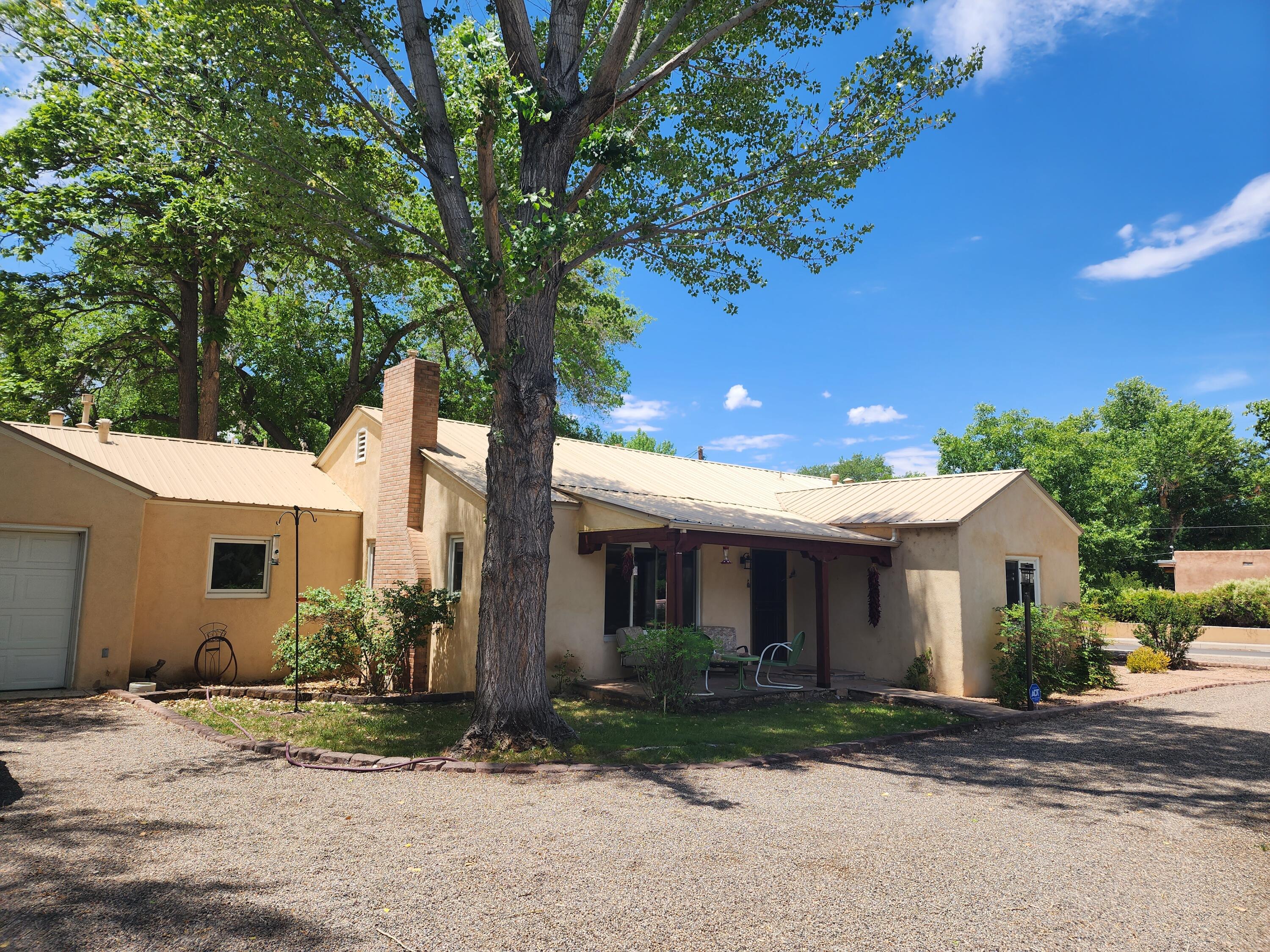 2548 Candelaria Road NW