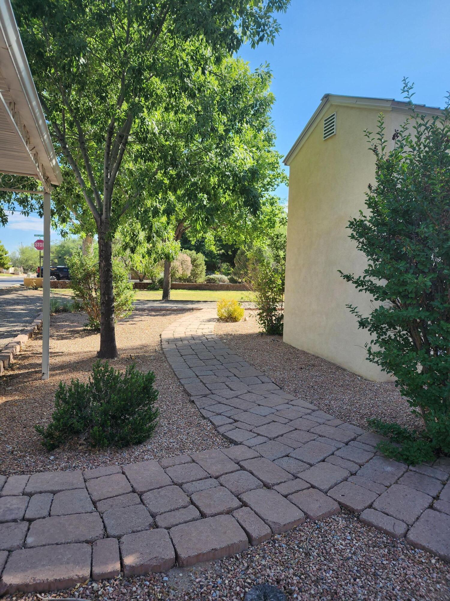 2548 Candelaria Road NW