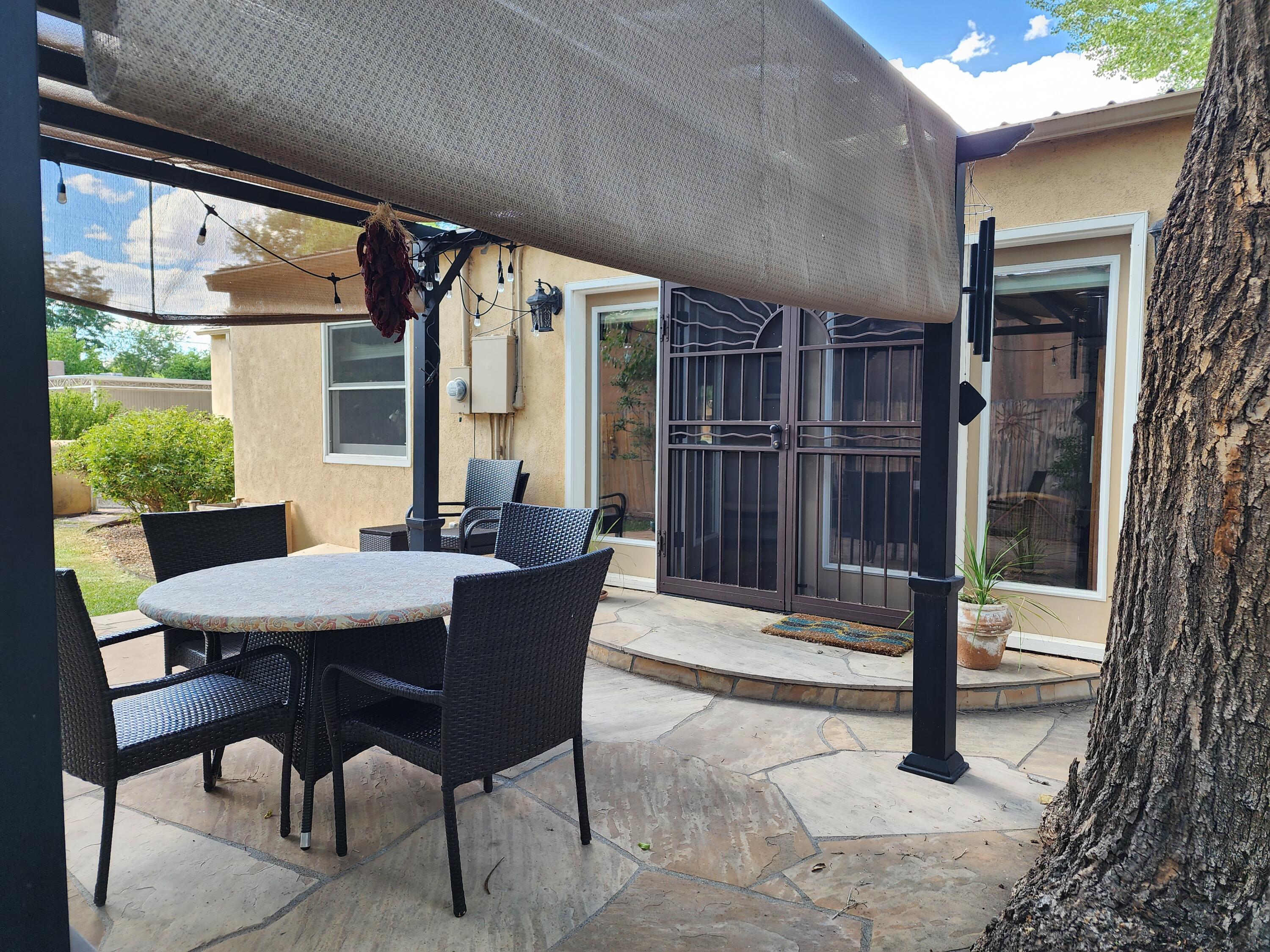 2548 Candelaria Road NW