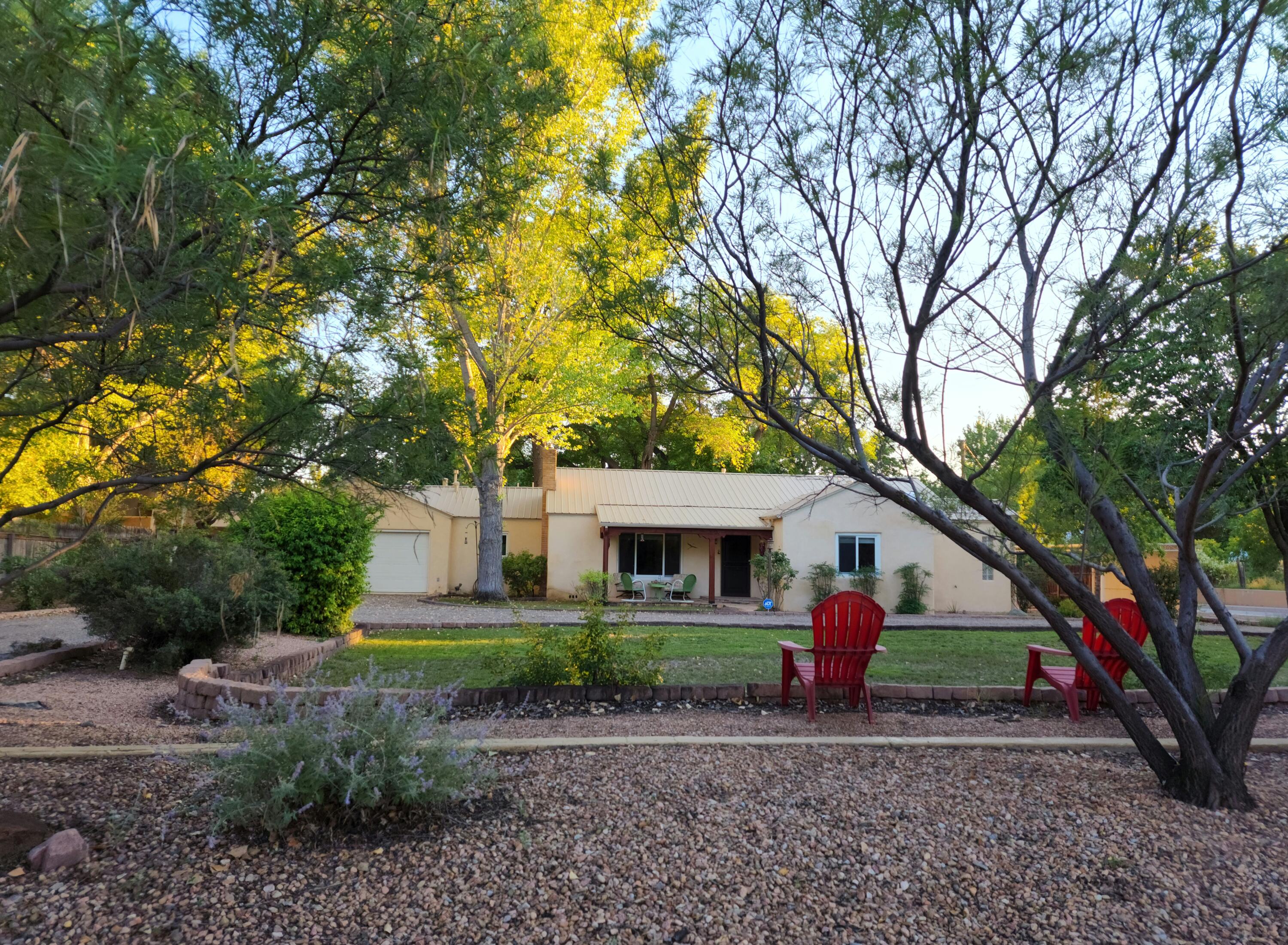 2548 Candelaria Road NW