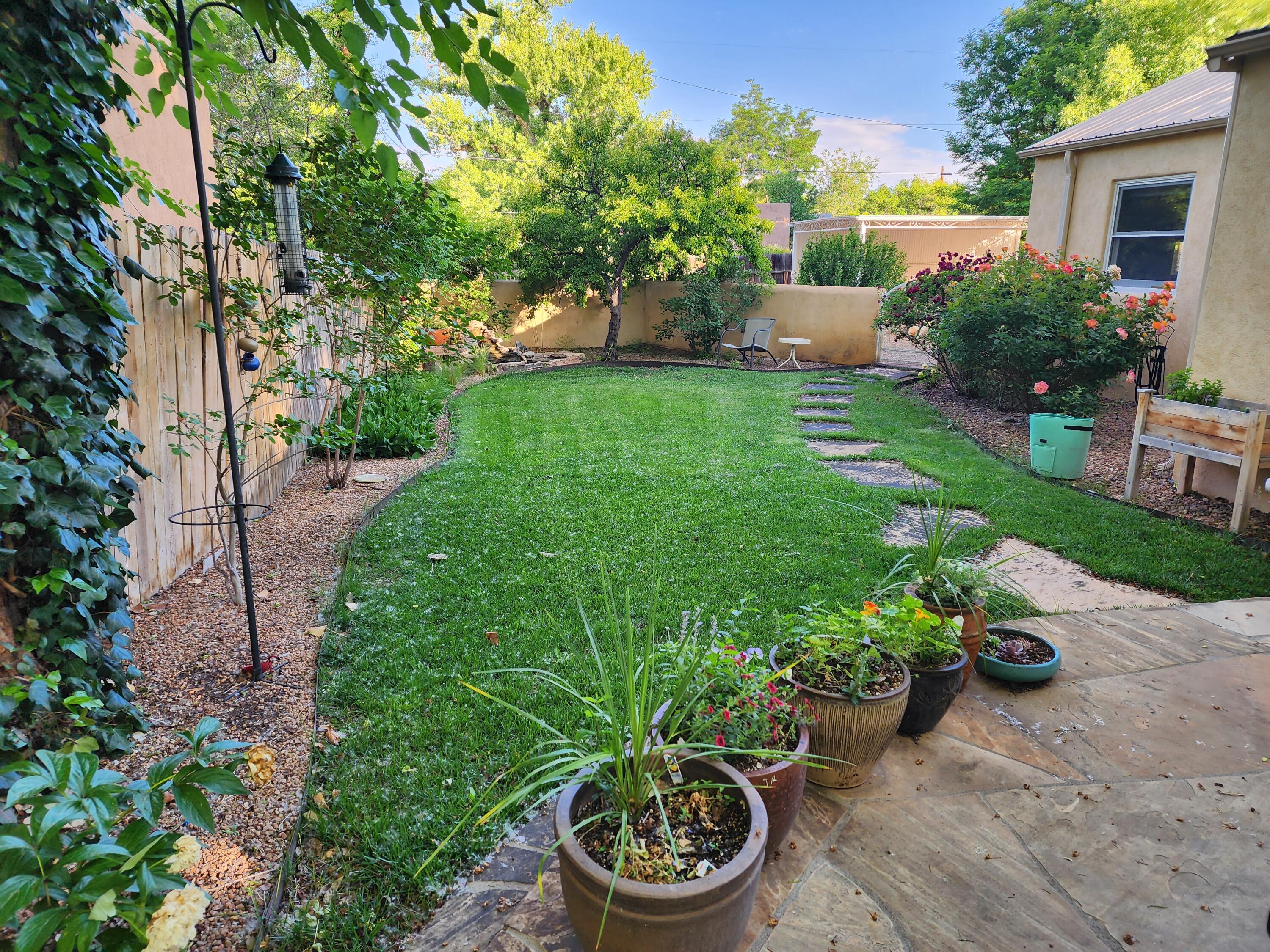 2548 Candelaria Road NW