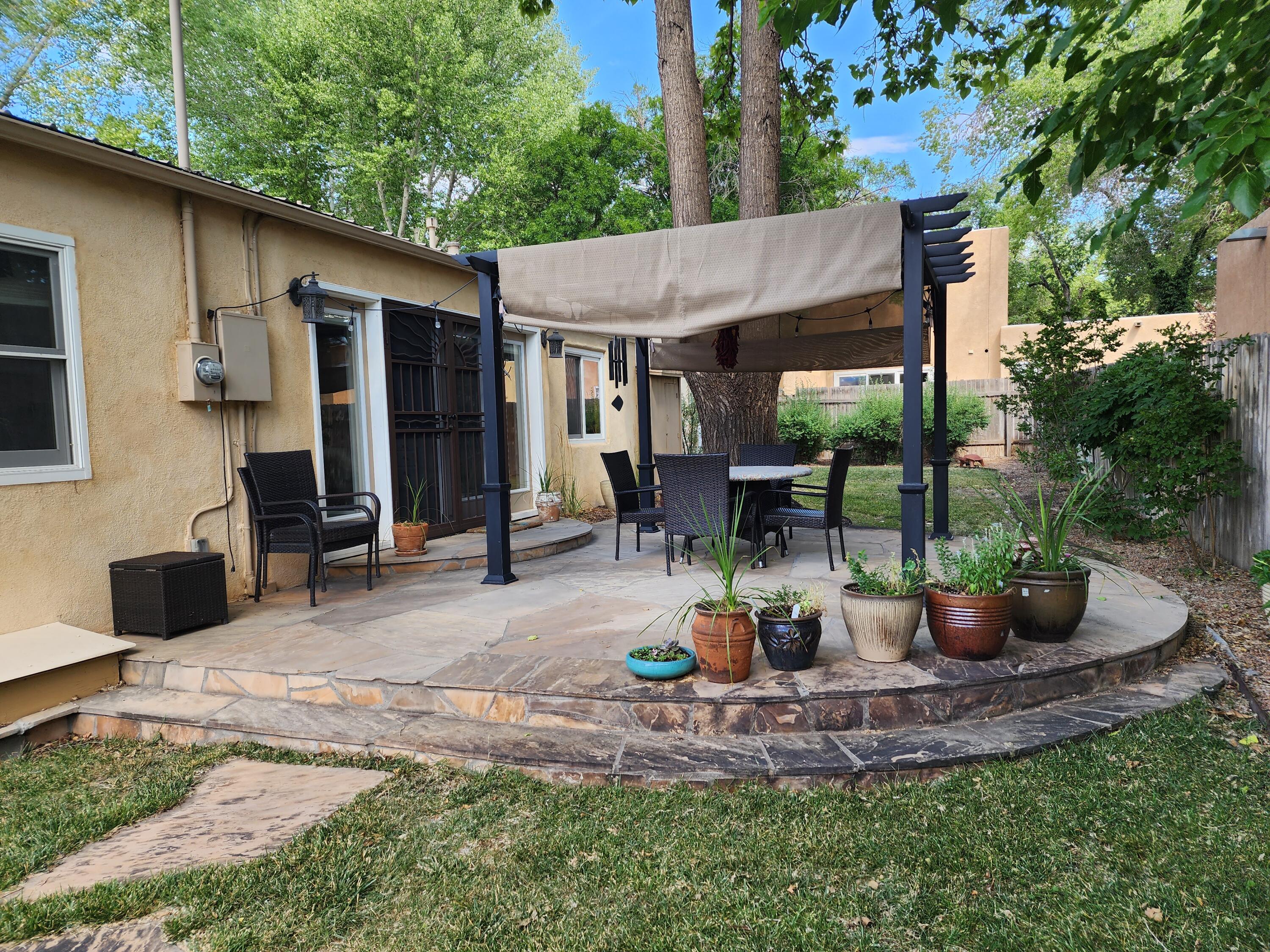 2548 Candelaria Road NW