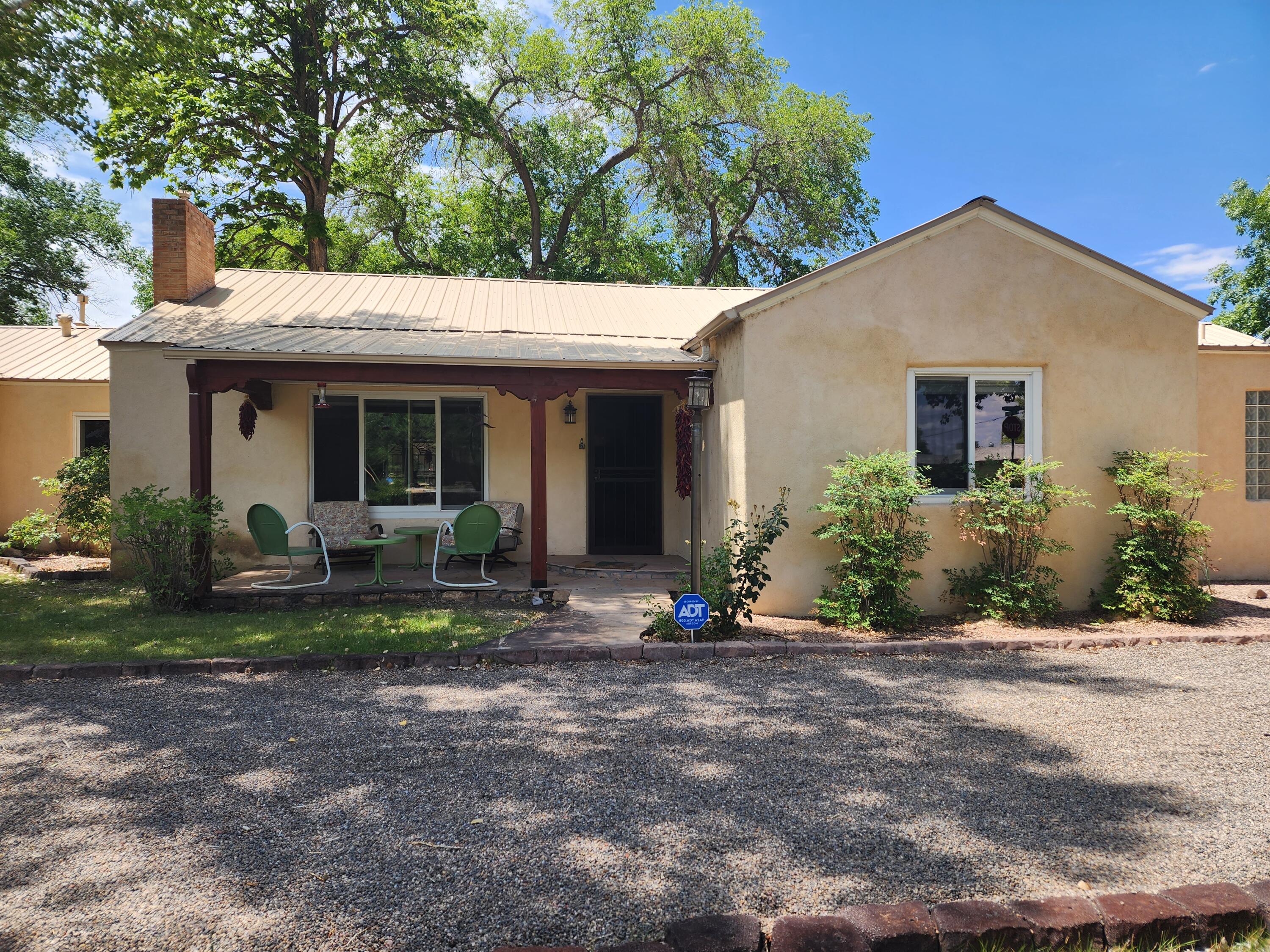 2548 Candelaria Road NW