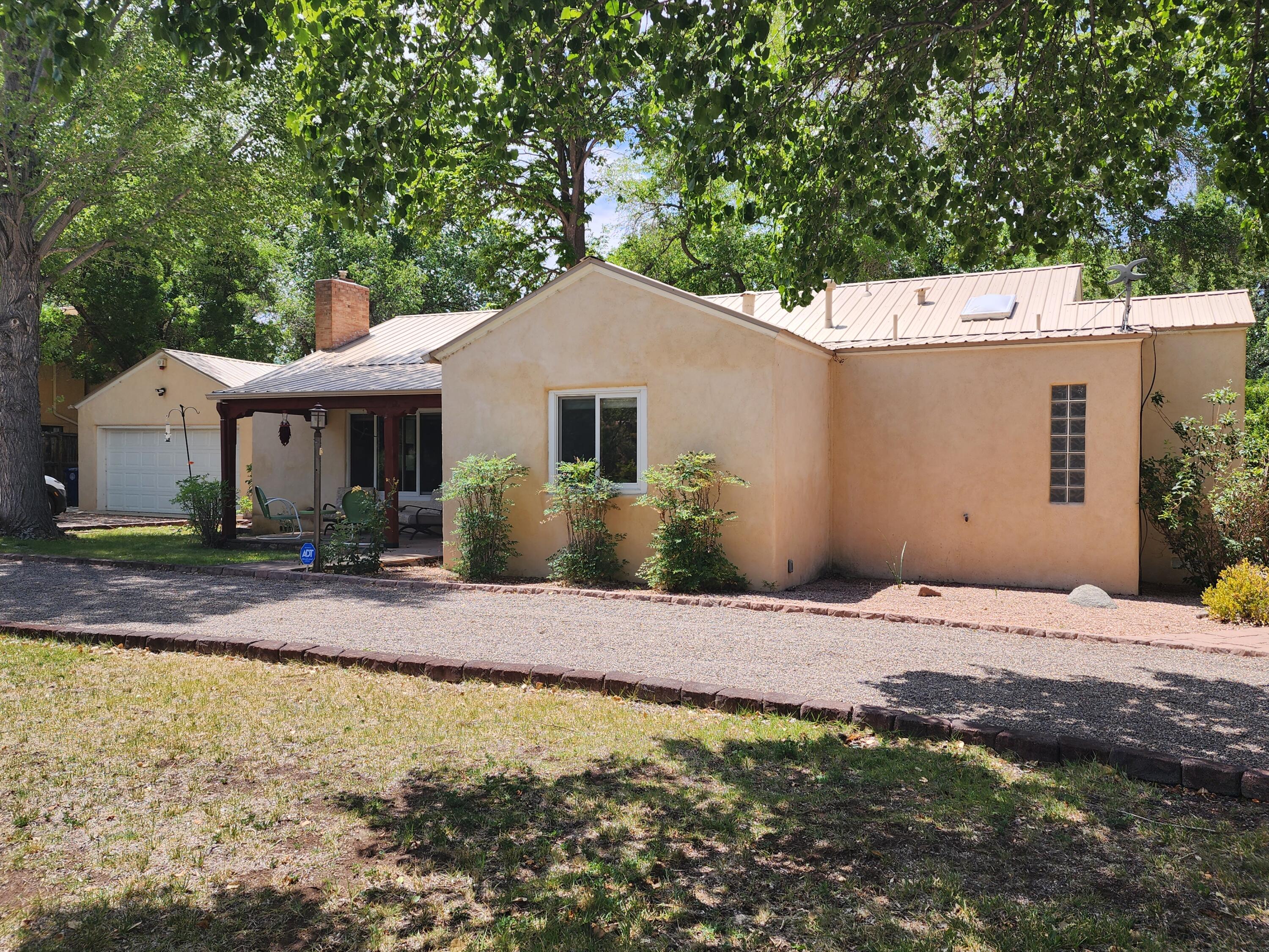 2548 Candelaria Road NW