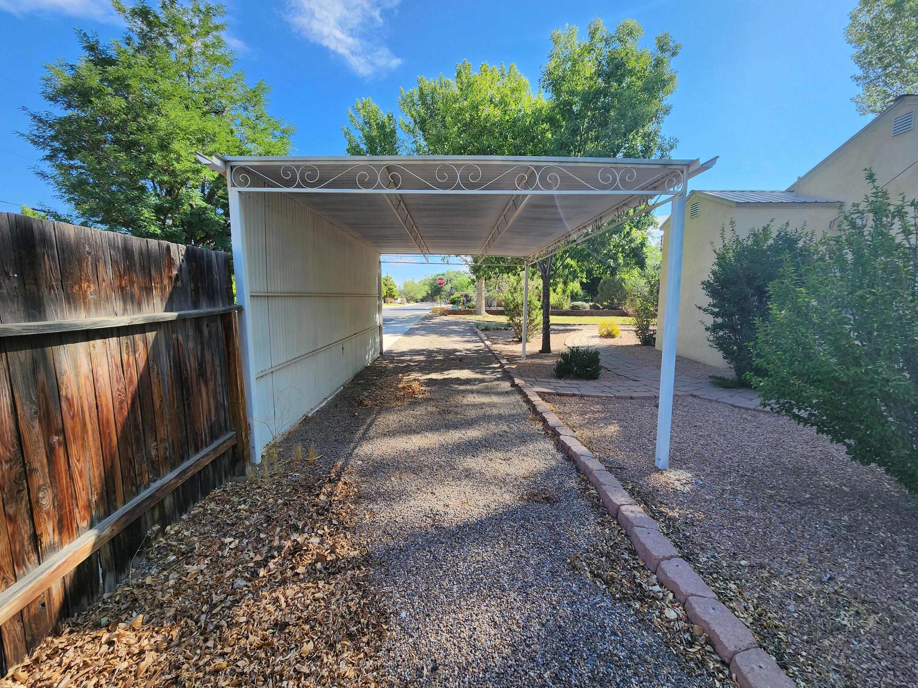 2548 Candelaria Road NW