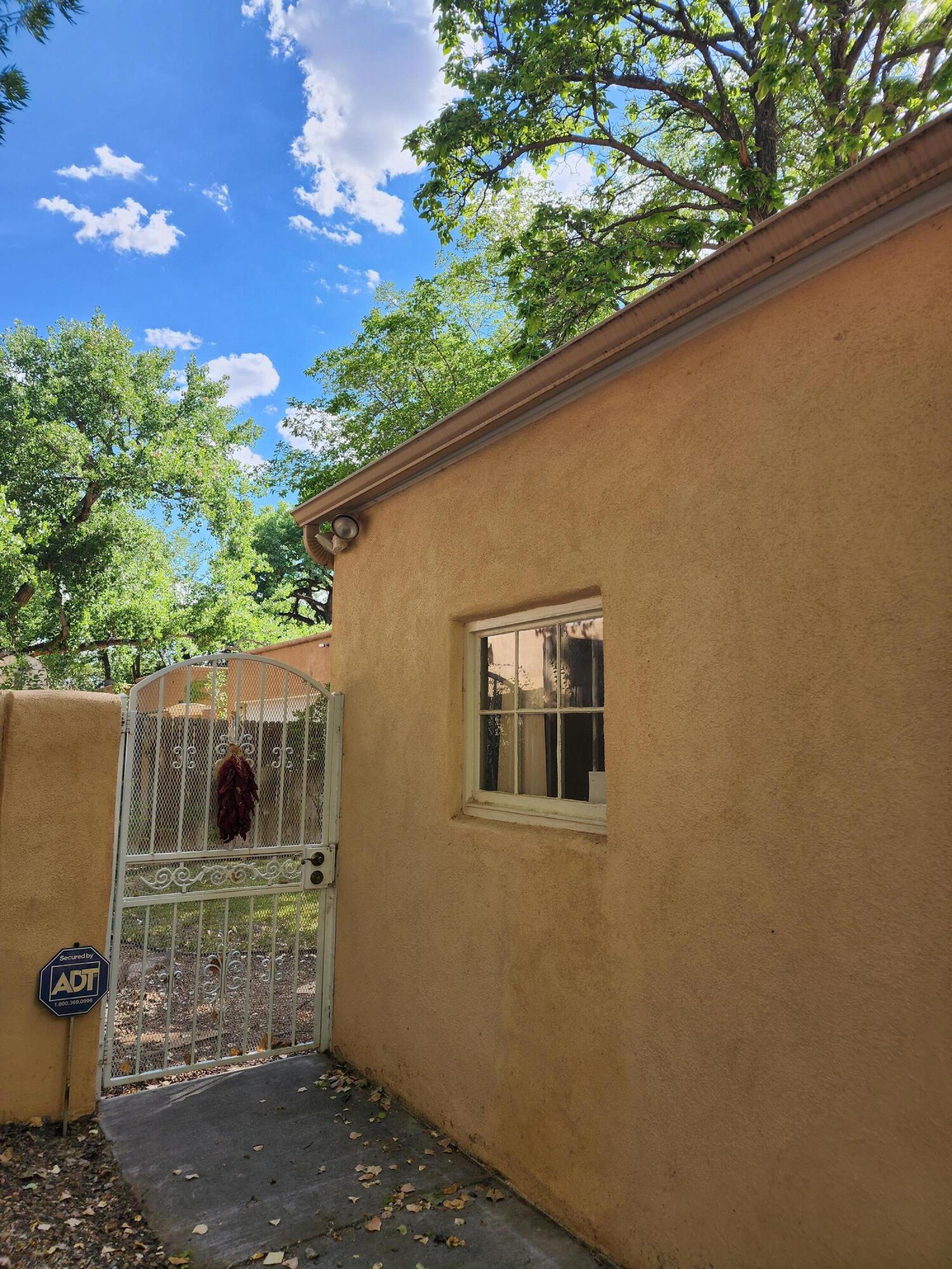 2548 Candelaria Road NW