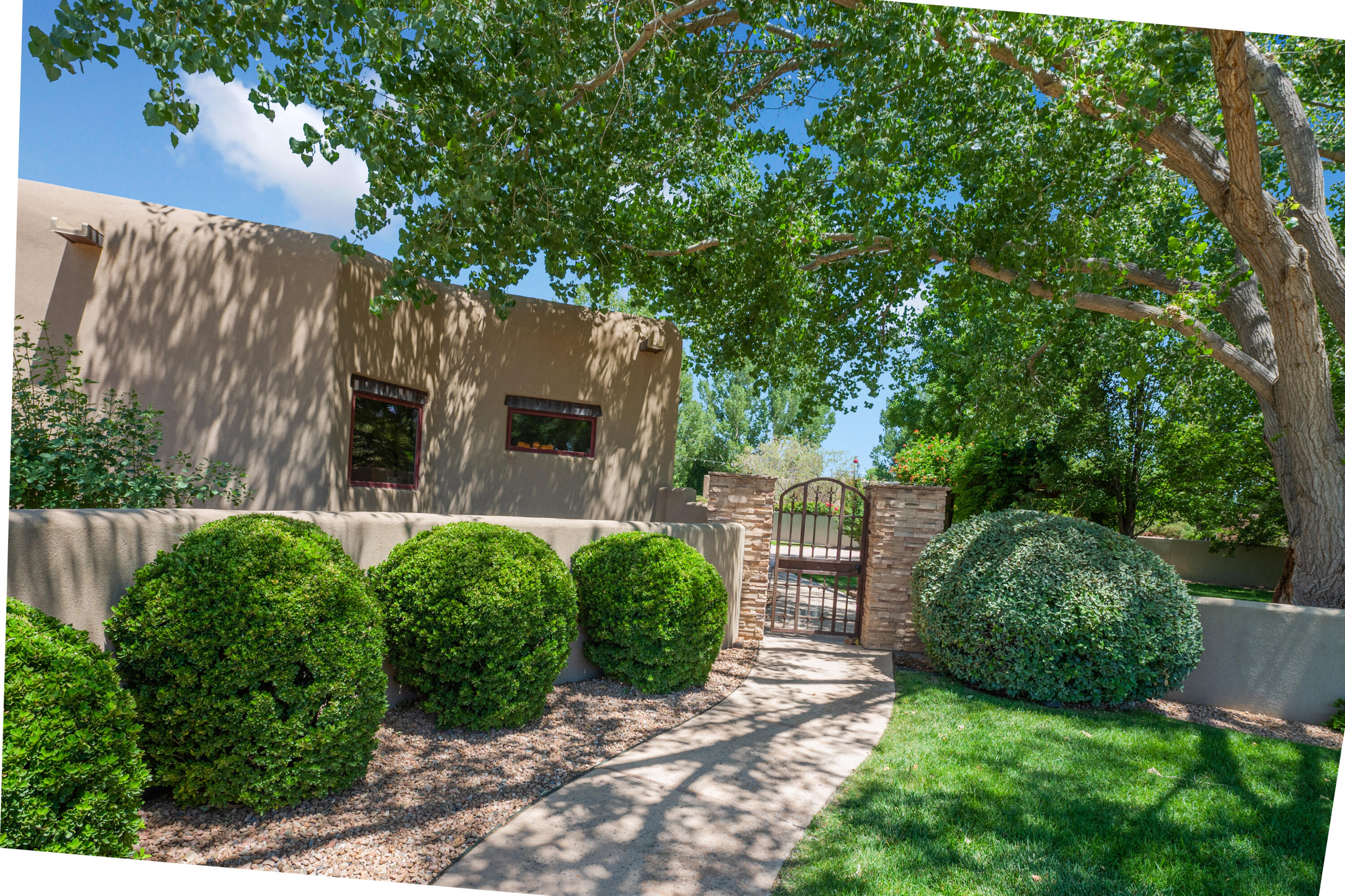 1109 Bona Terra Place NW