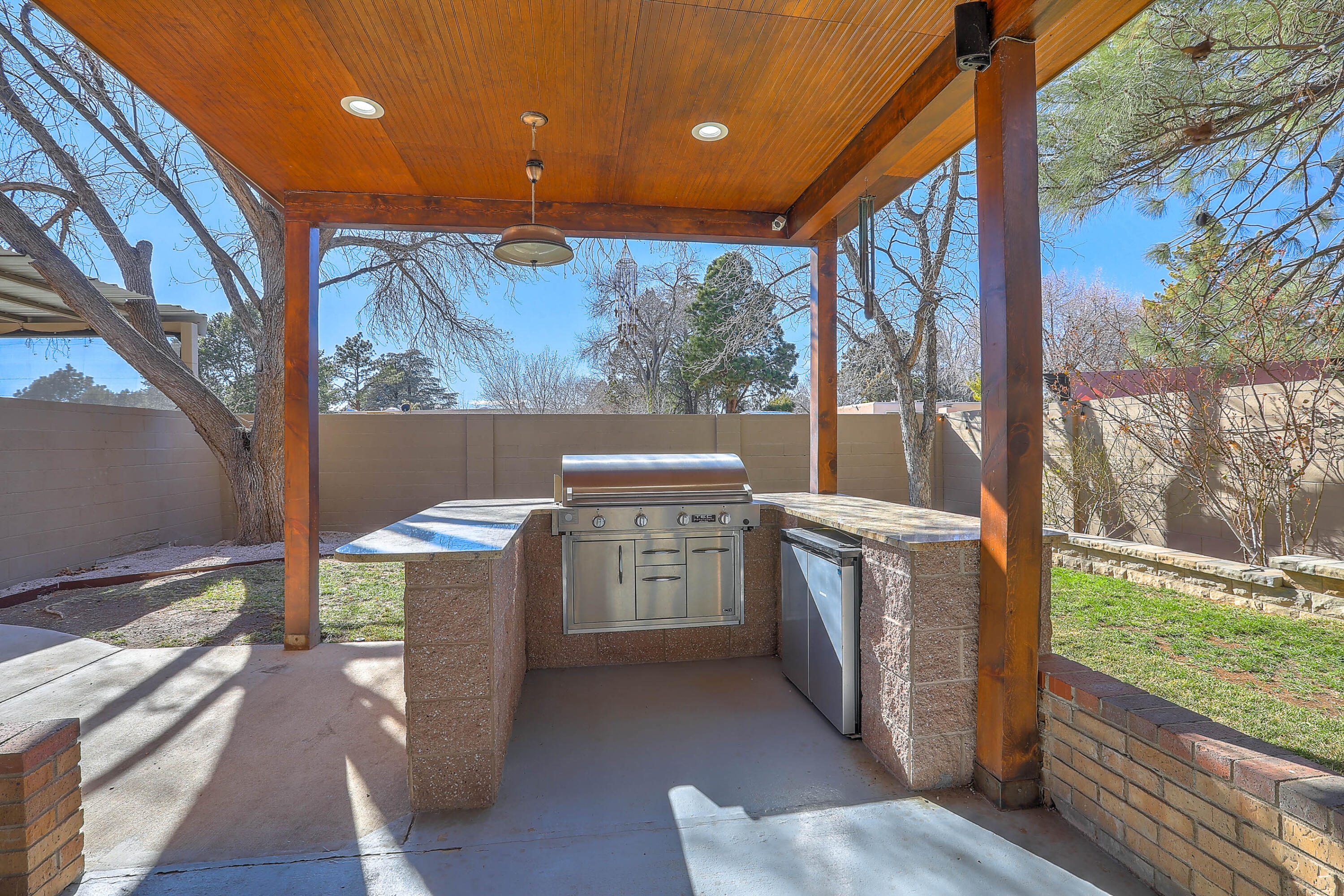 7401 Arroyo Del Oso Avenue NE