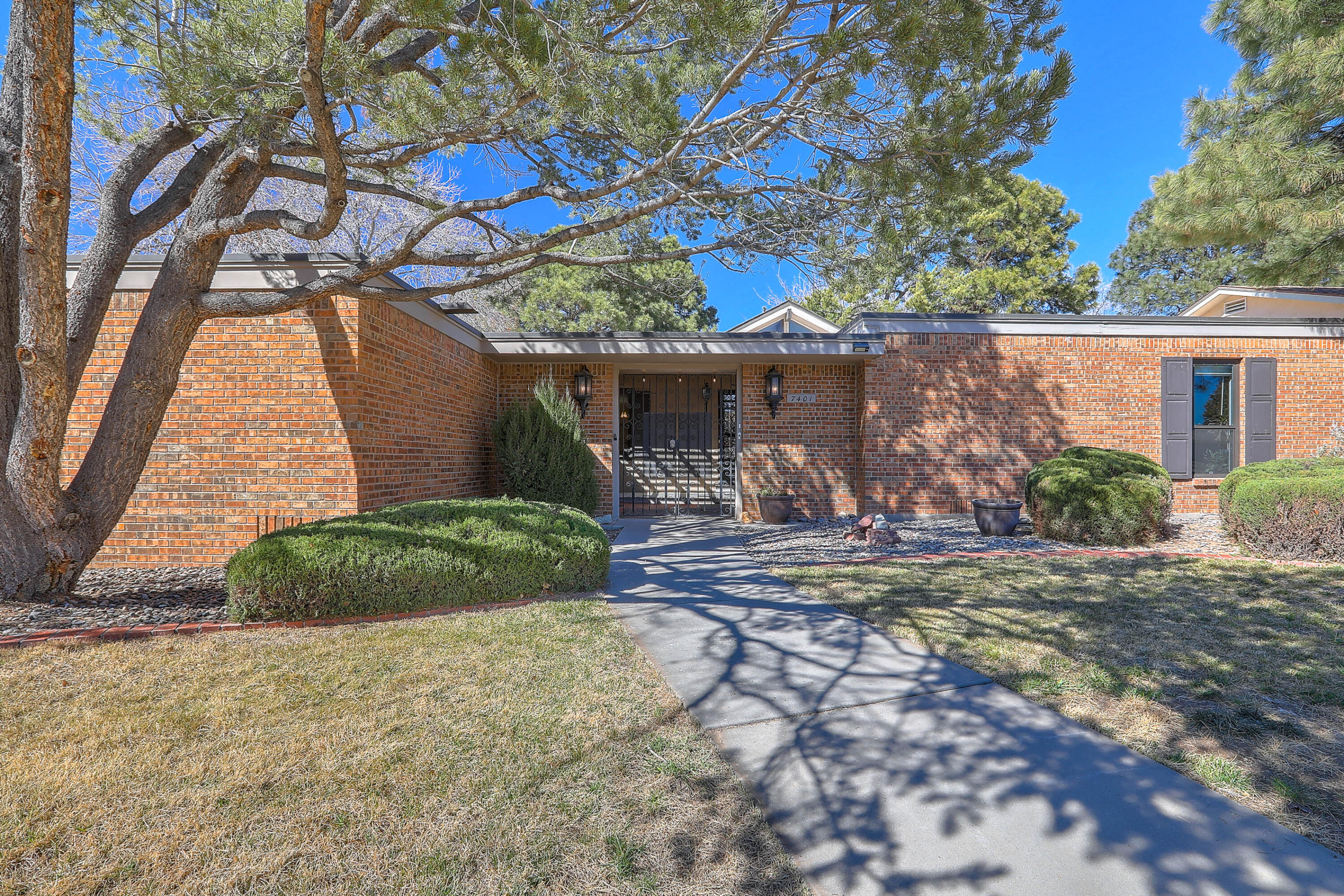 7401 Arroyo Del Oso Avenue NE