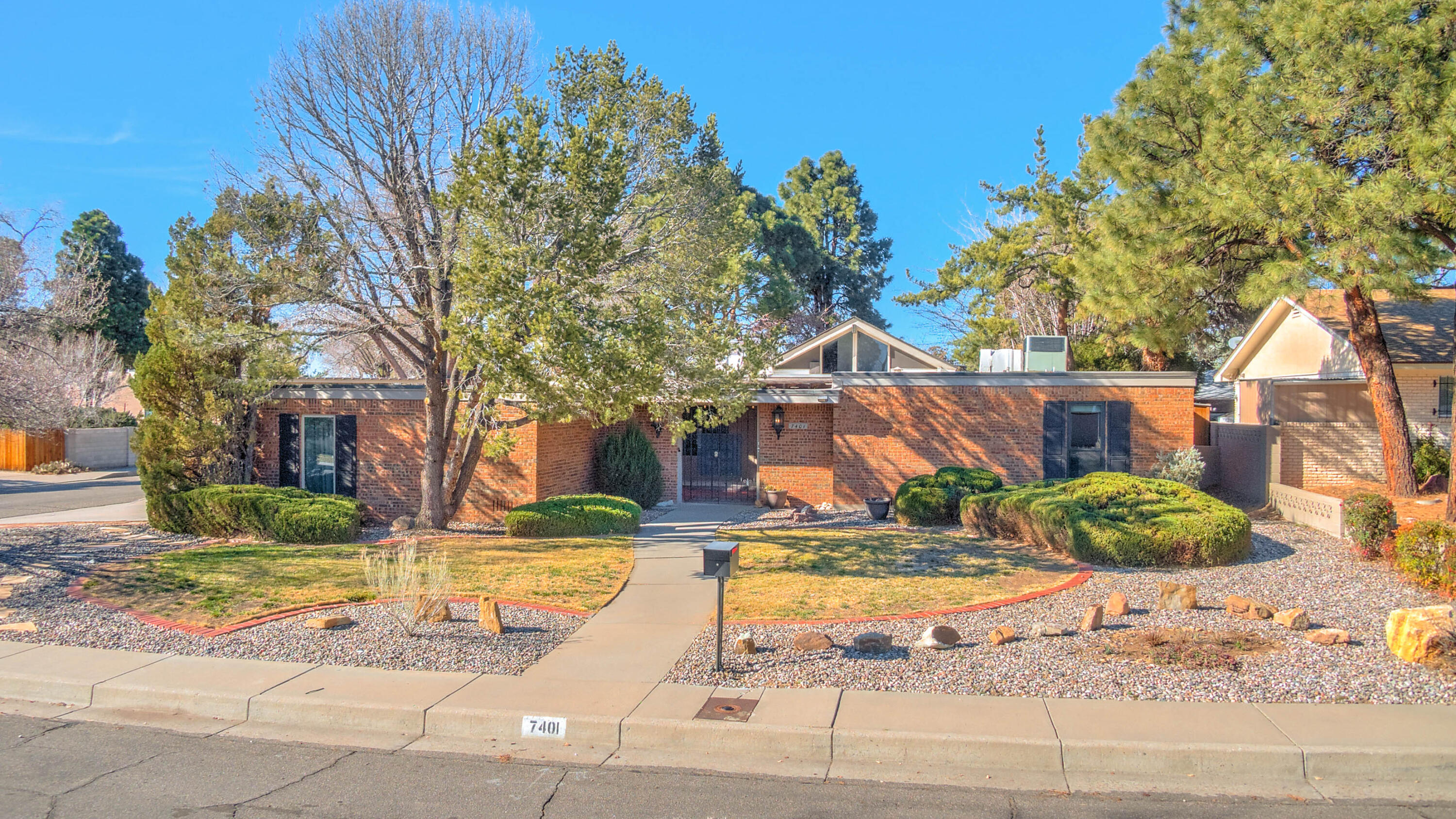 7401 Arroyo Del Oso Avenue NE