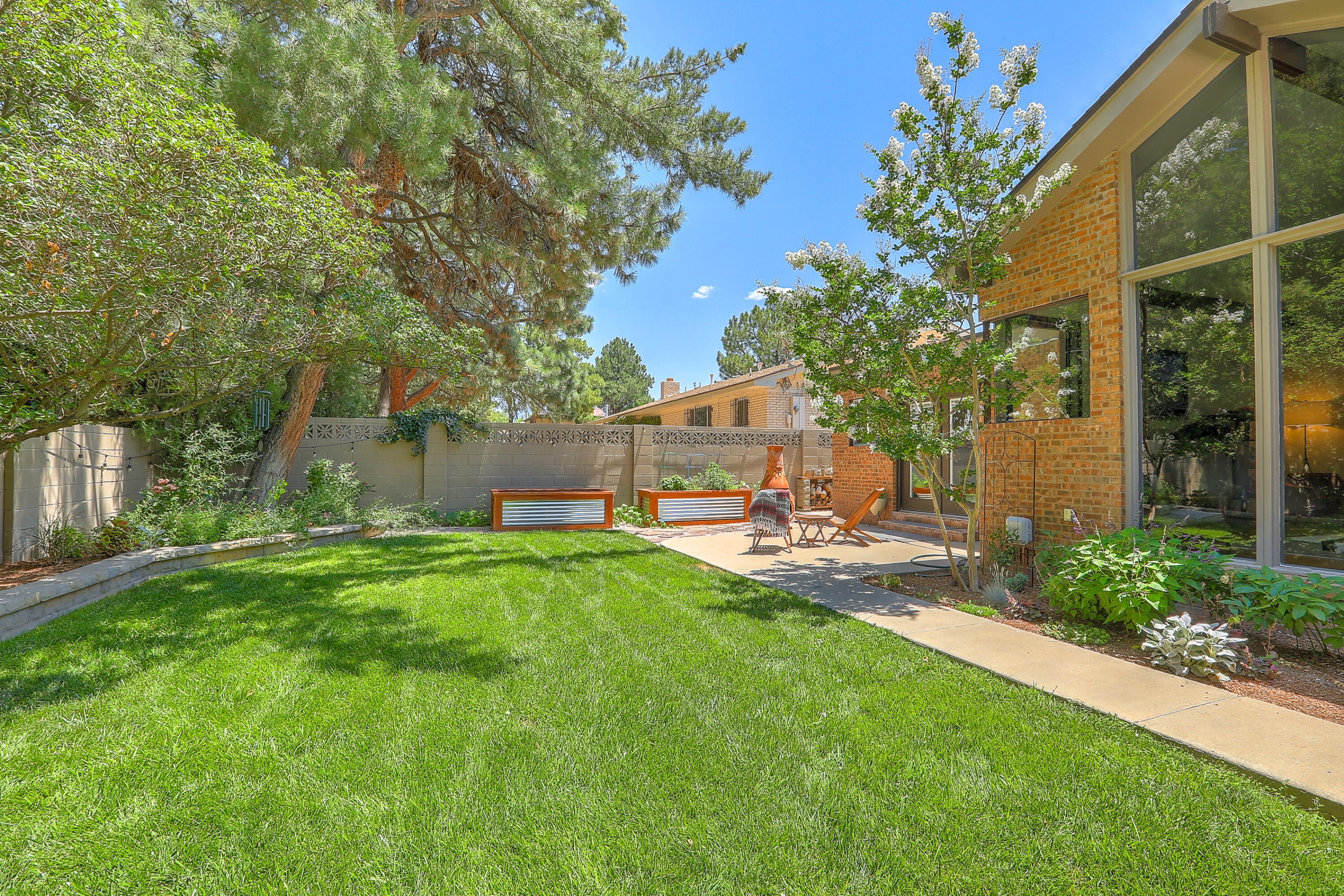 7401 Arroyo Del Oso Avenue NE