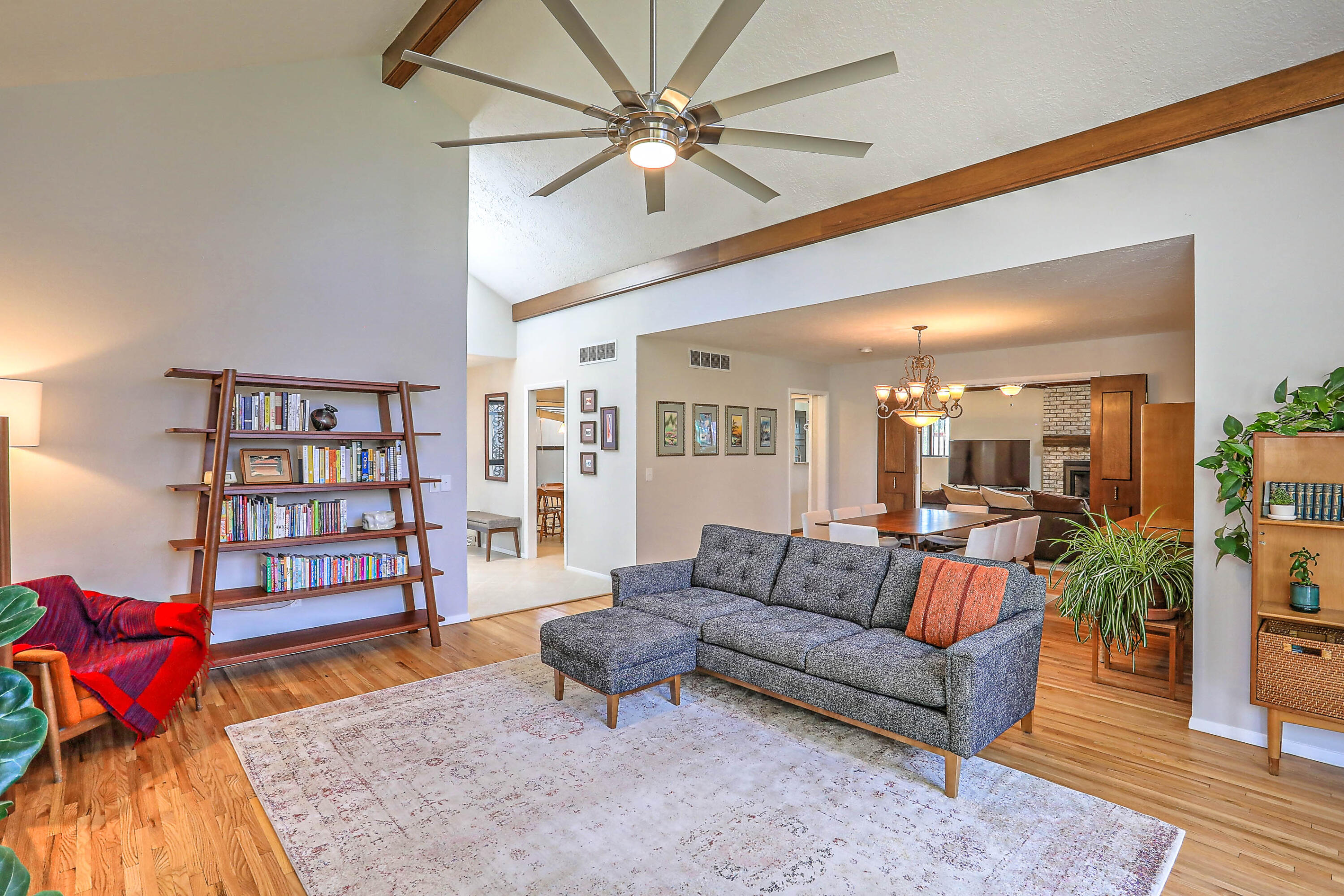 7401 Arroyo Del Oso Avenue NE