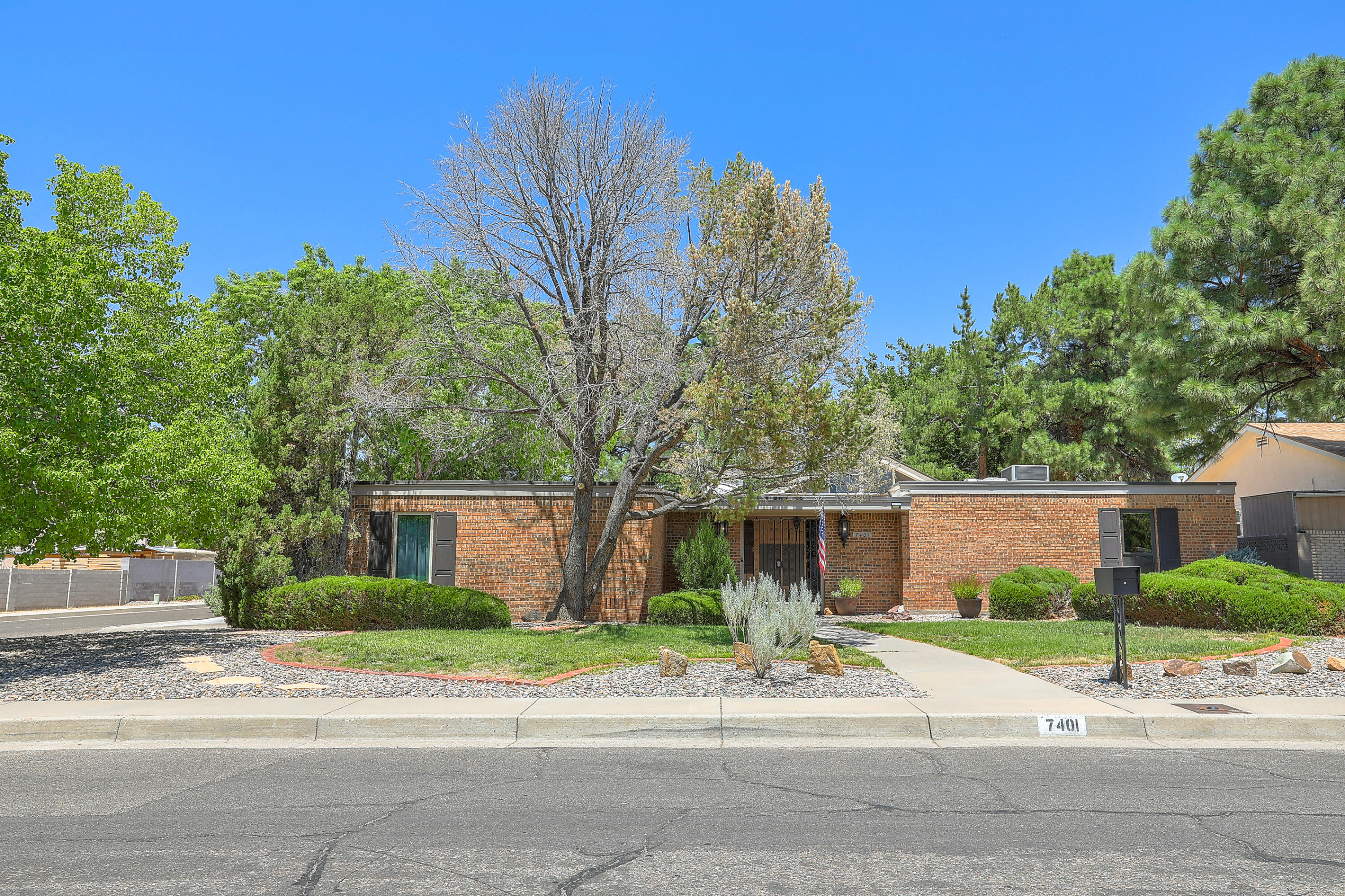 7401 Arroyo Del Oso Avenue NE