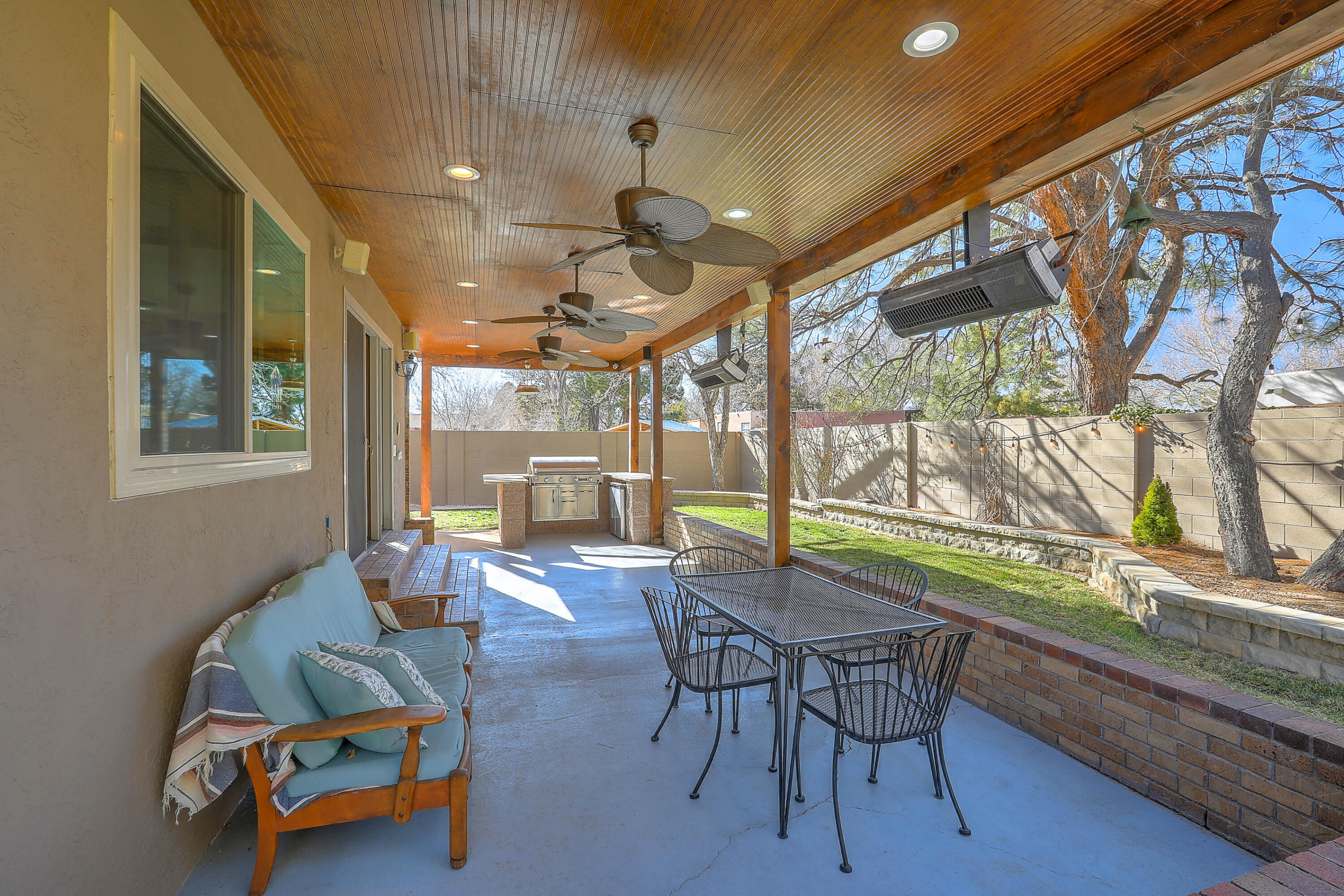7401 Arroyo Del Oso Avenue NE