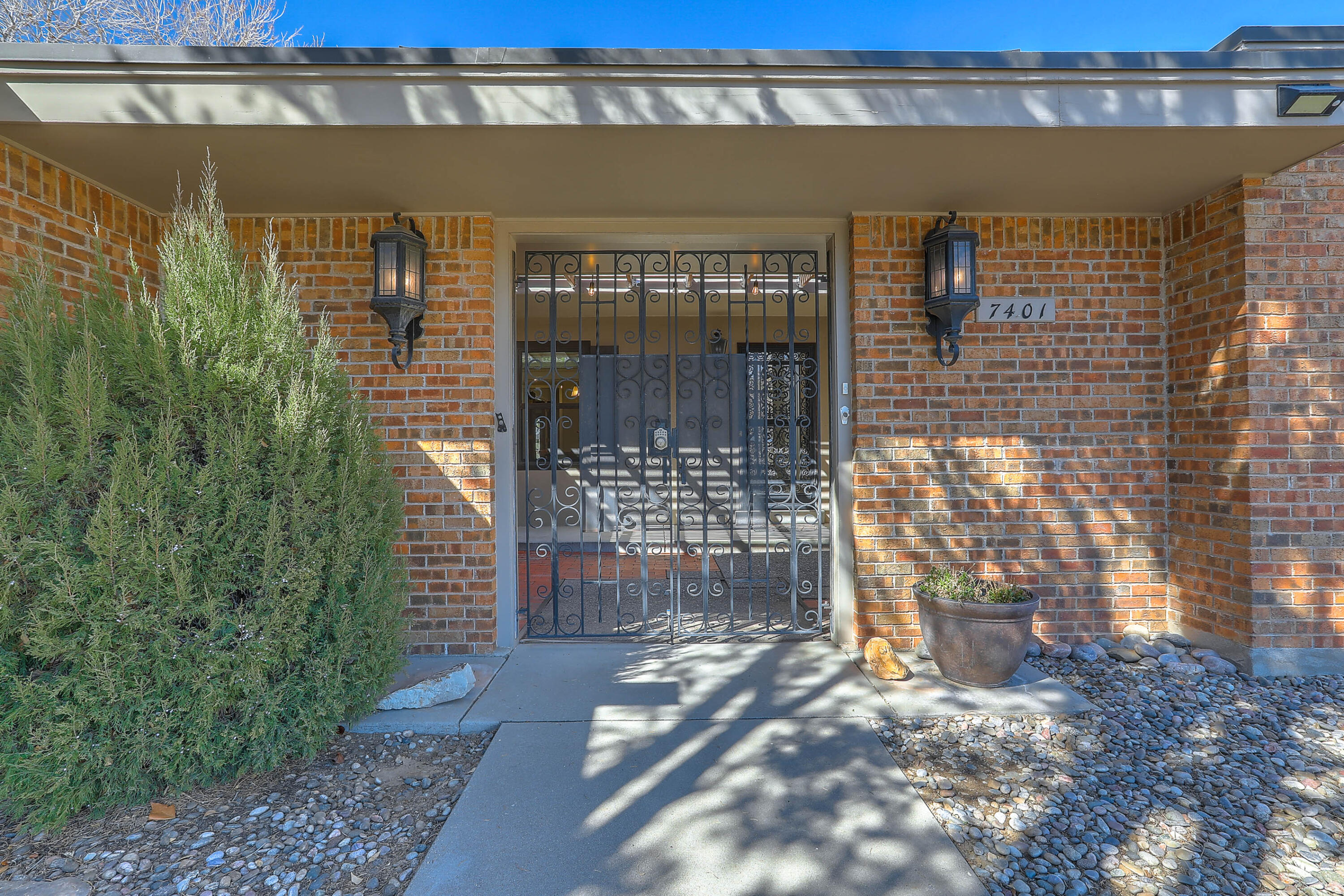 7401 Arroyo Del Oso Avenue NE