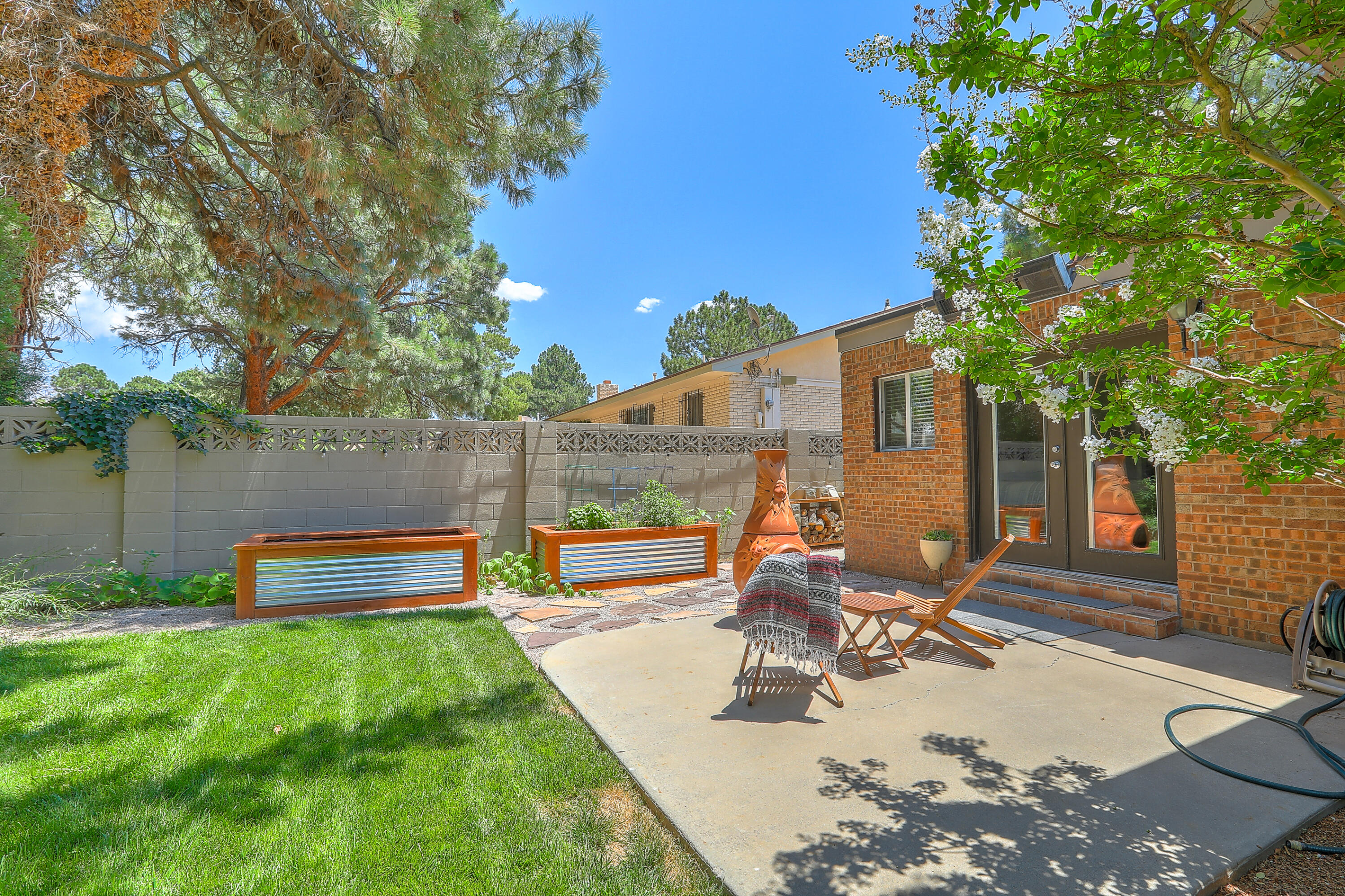 7401 Arroyo Del Oso Avenue NE