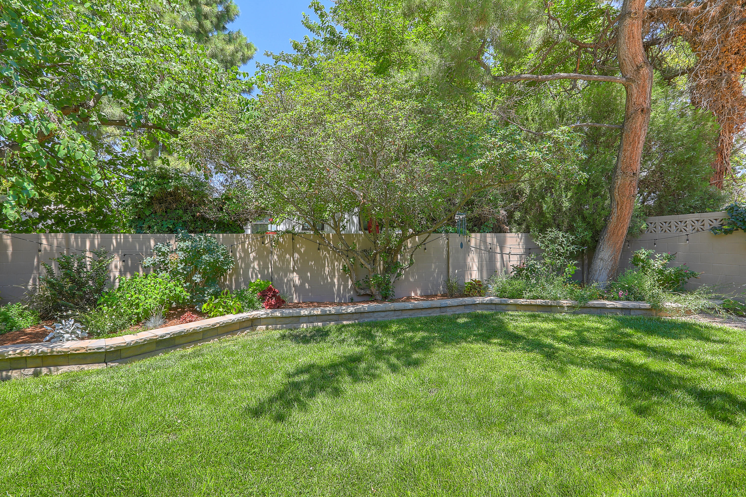 7401 Arroyo Del Oso Avenue NE
