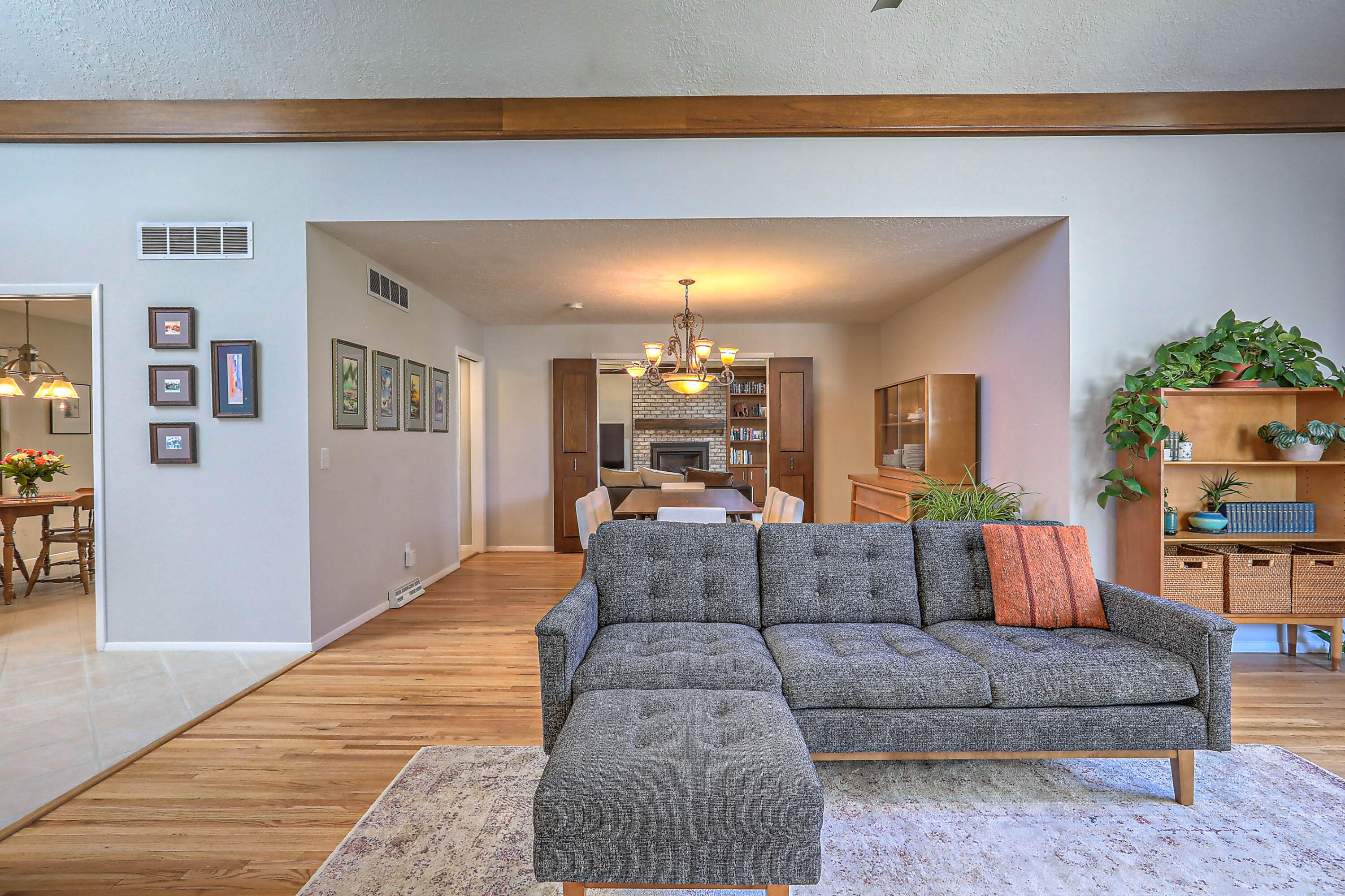 7401 Arroyo Del Oso Avenue NE