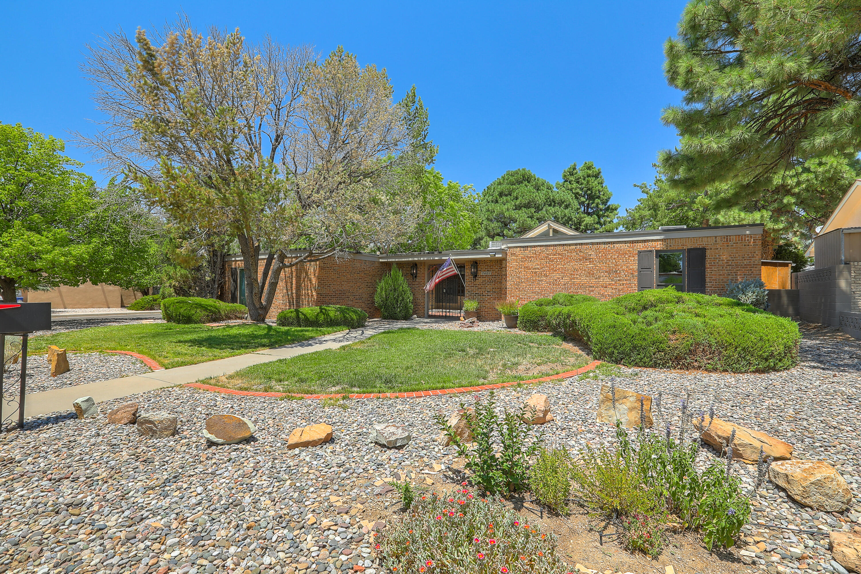 7401 Arroyo Del Oso Avenue NE