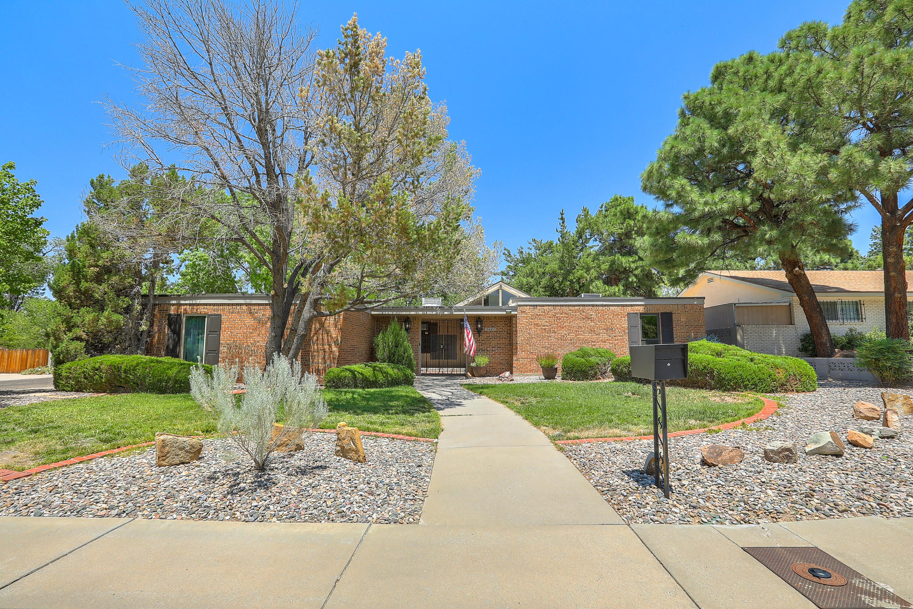 7401 Arroyo Del Oso Avenue NE