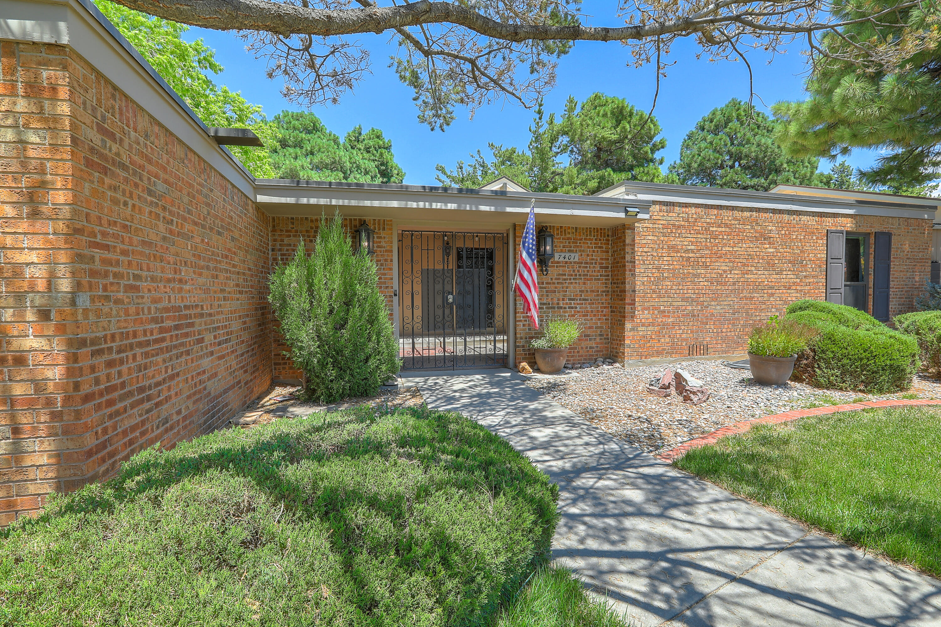 7401 Arroyo Del Oso Avenue NE