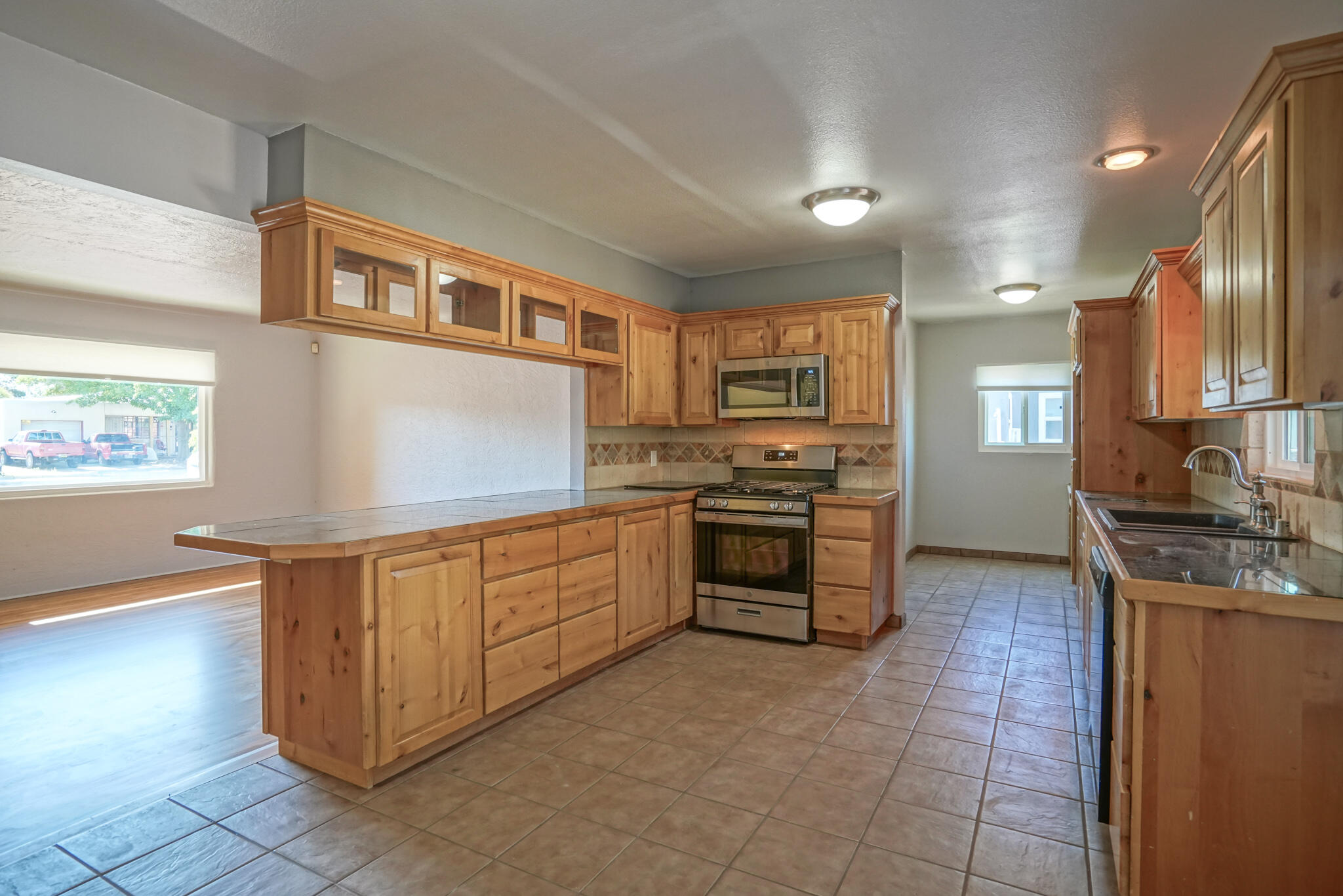 209 Cardenas Drive NE