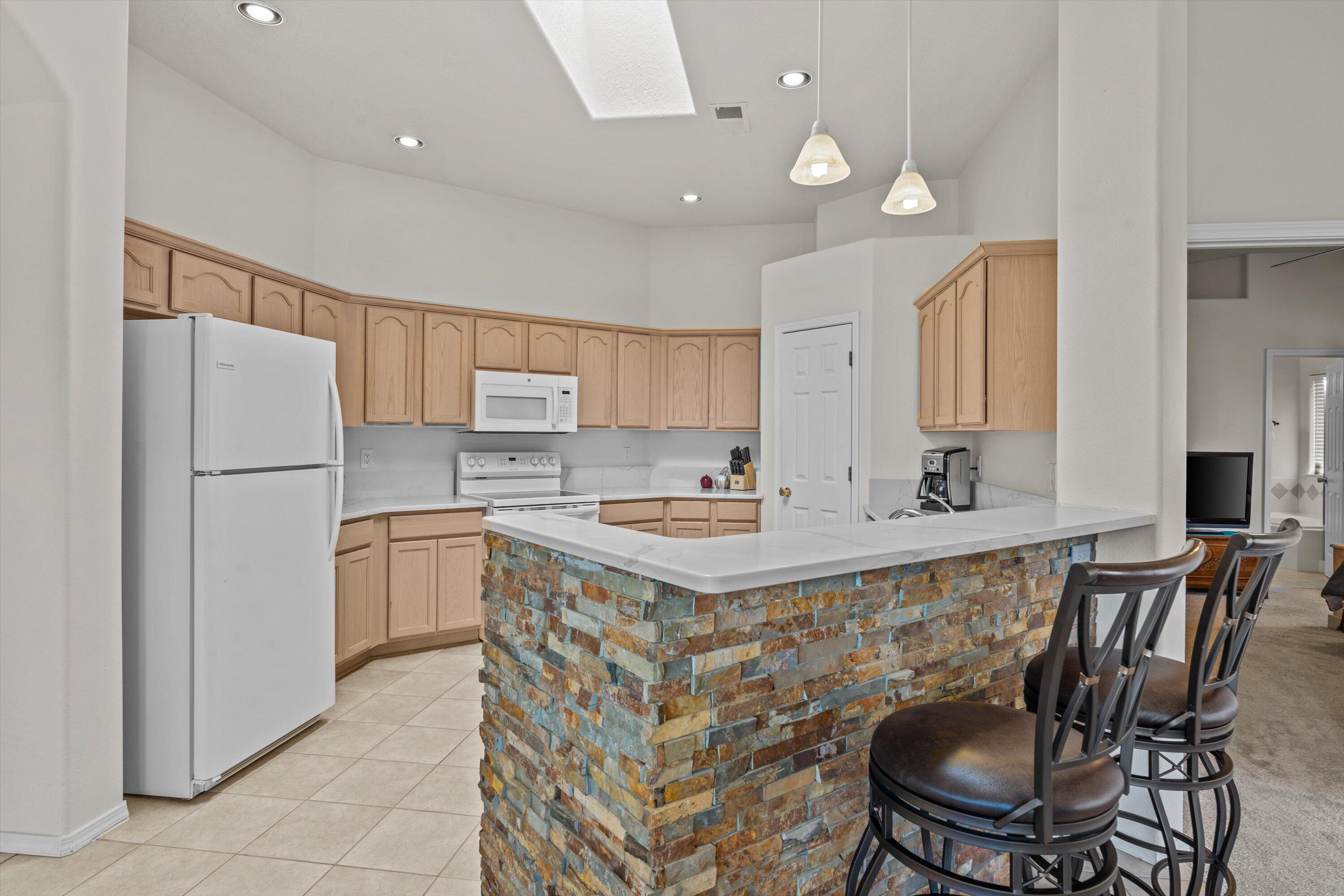 1844 Shadow Leader Place SE