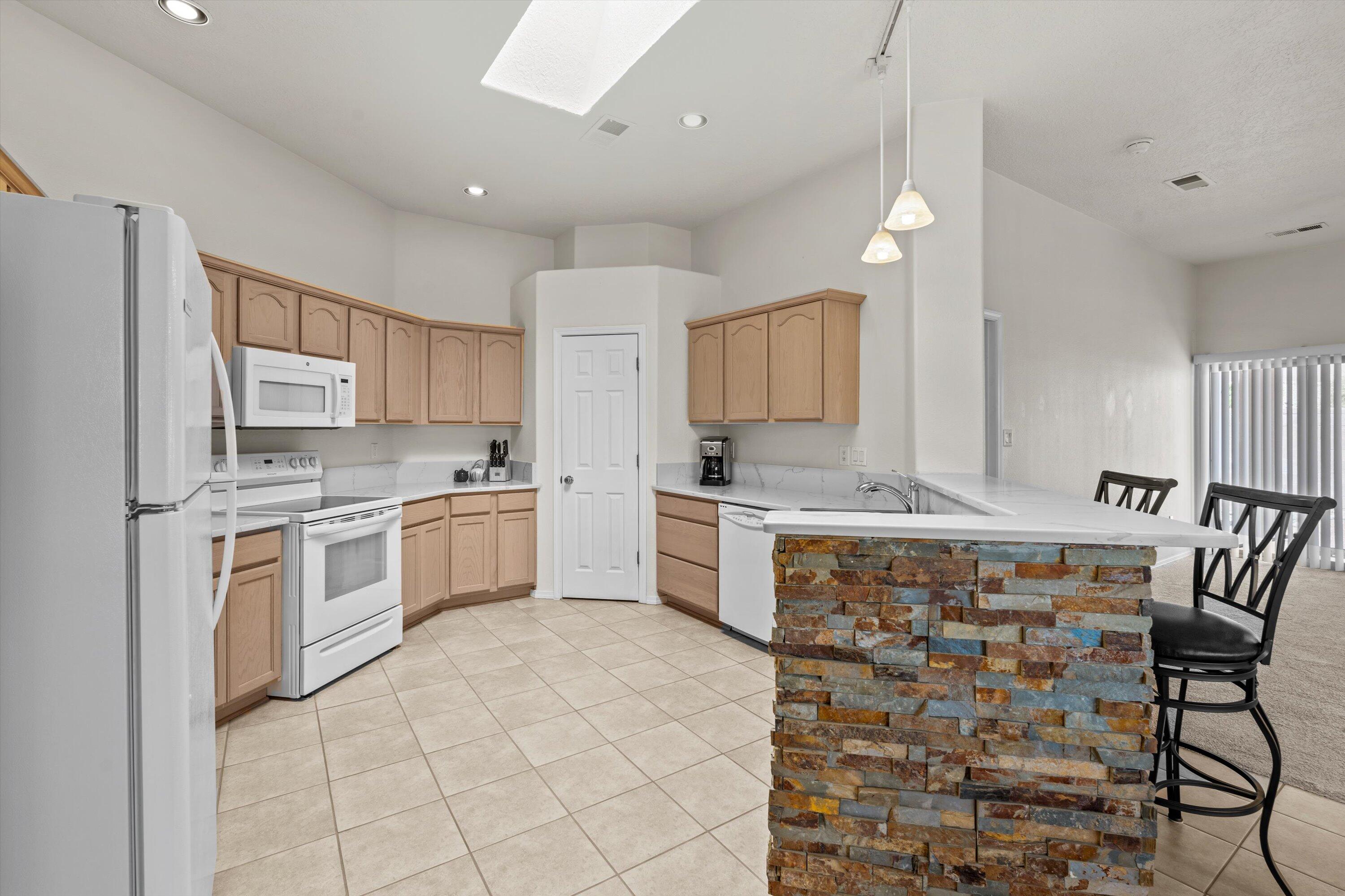 1844 Shadow Leader Place SE