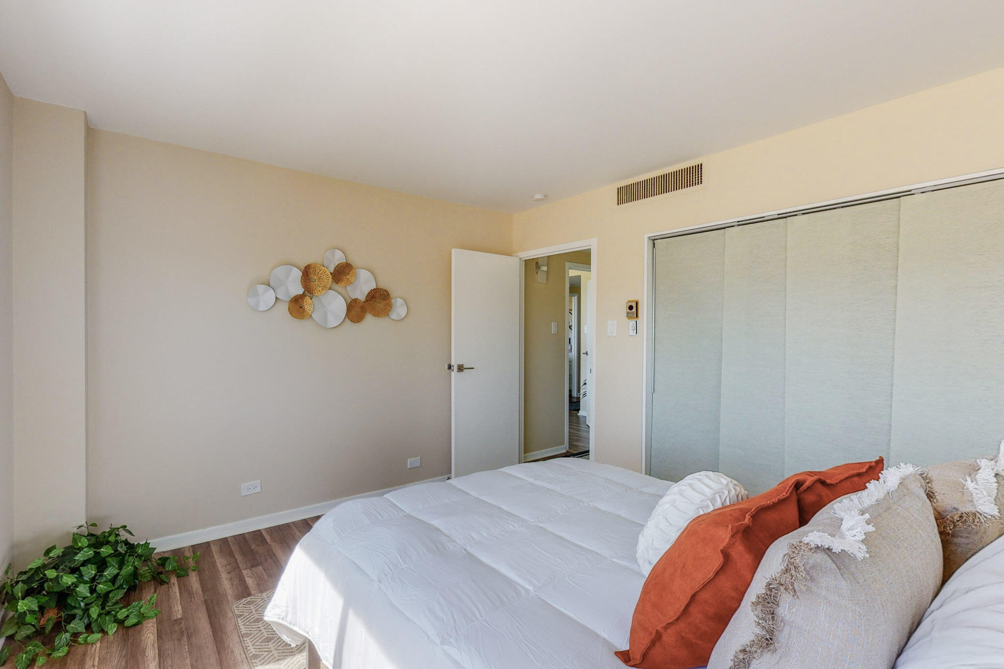 1331 Park Avenue SW 1211