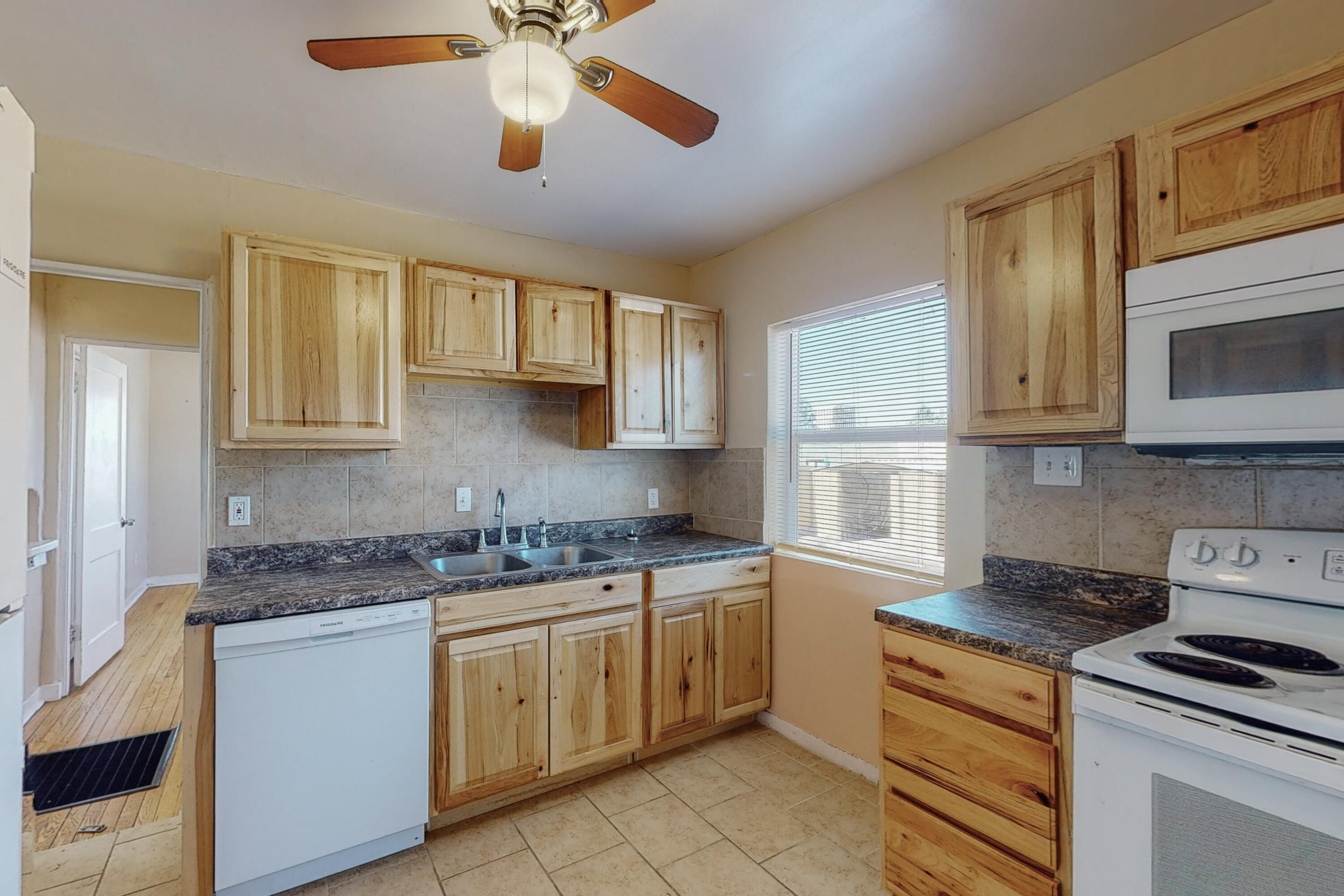 325 Laguayra Drive NE