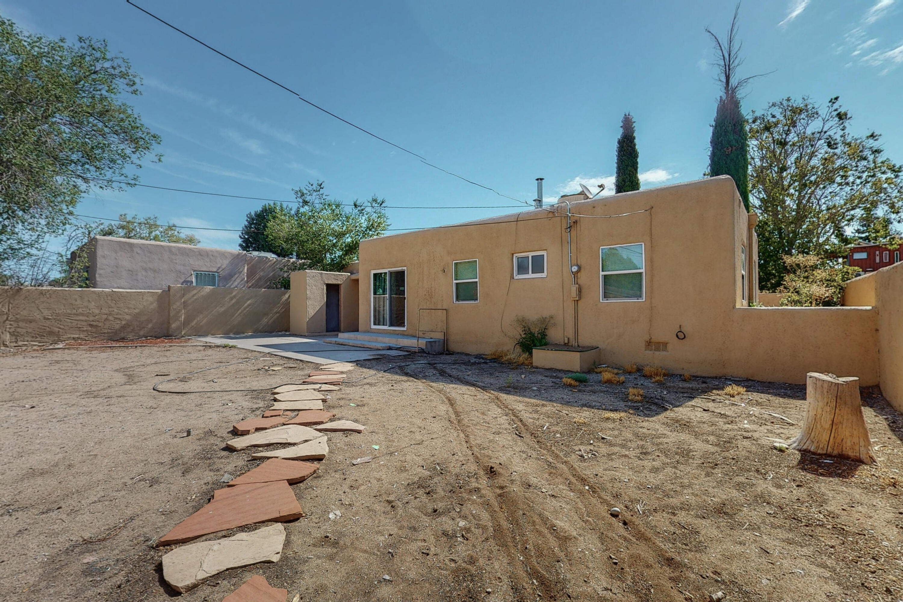 325 Laguayra Drive NE