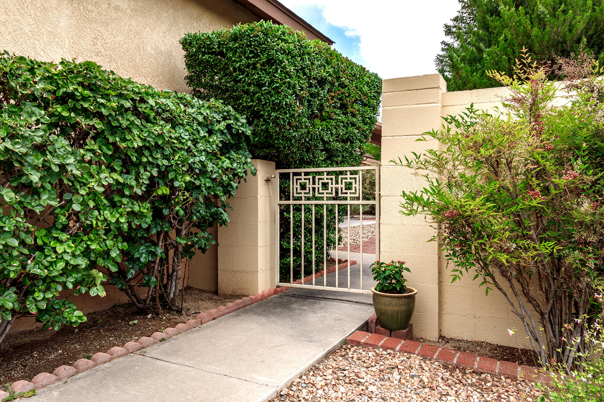 10525 Griffith Park Drive NE