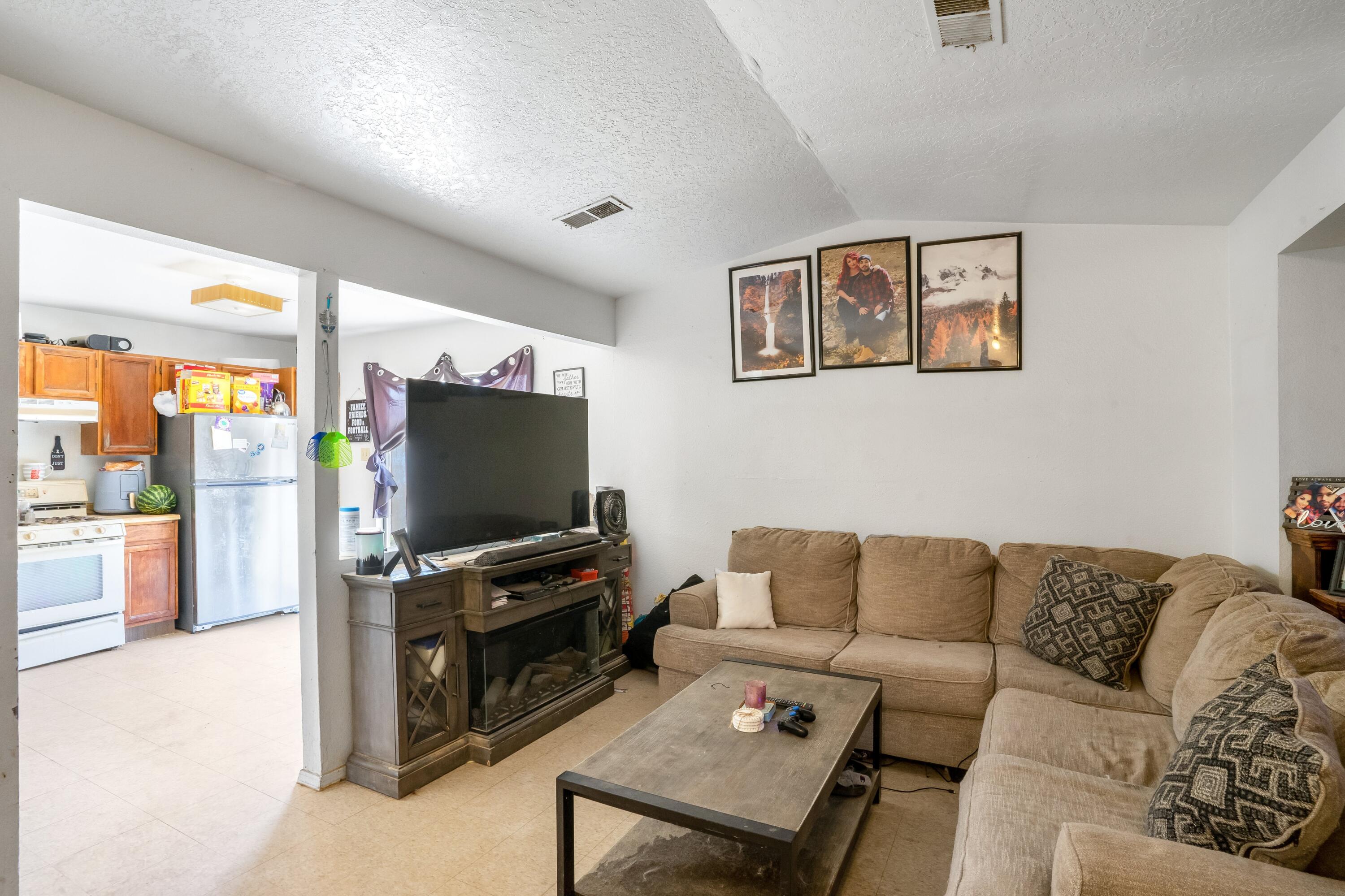 4858 Platinum Loop NE