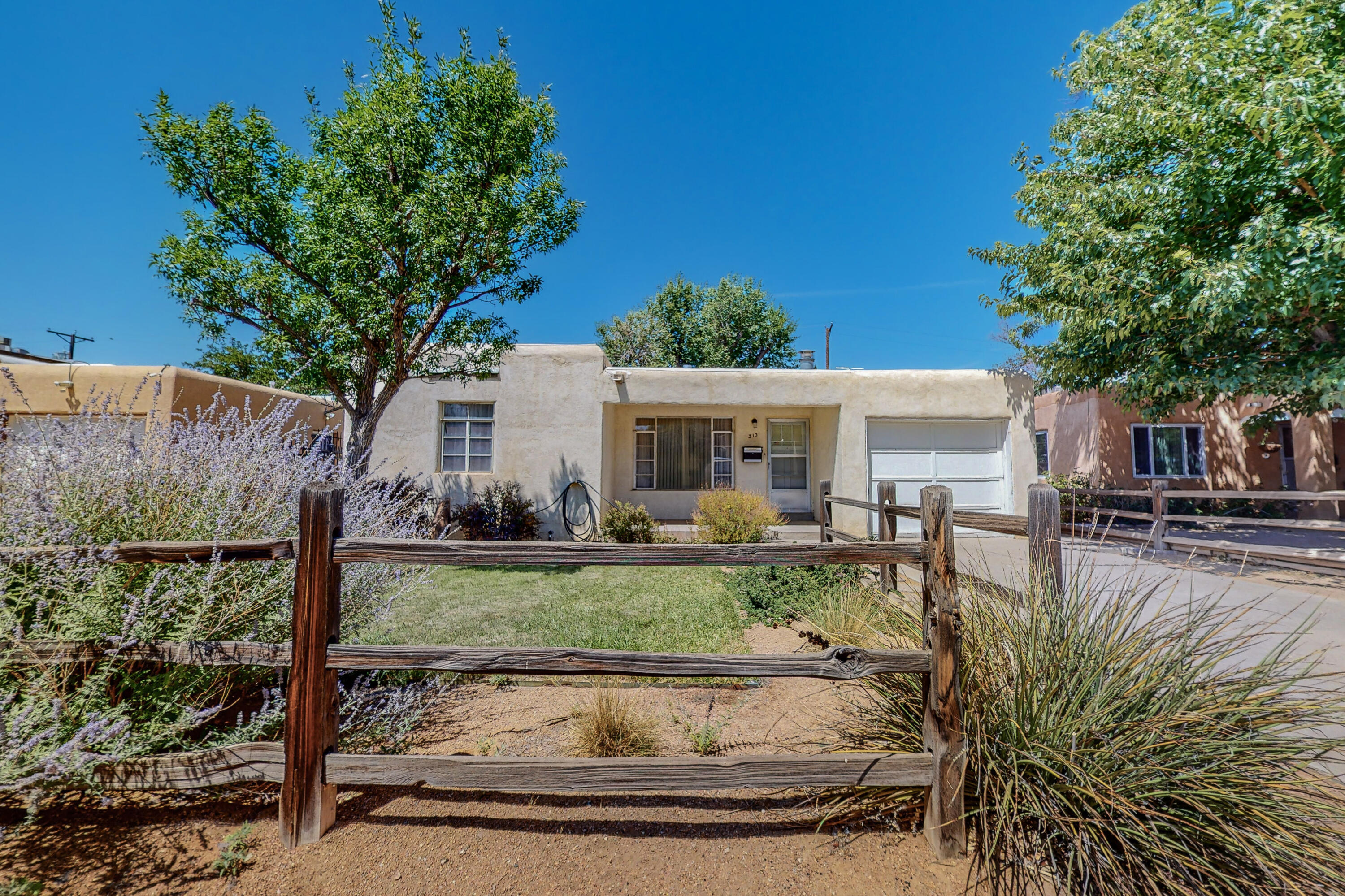 313 Valencia Drive NE