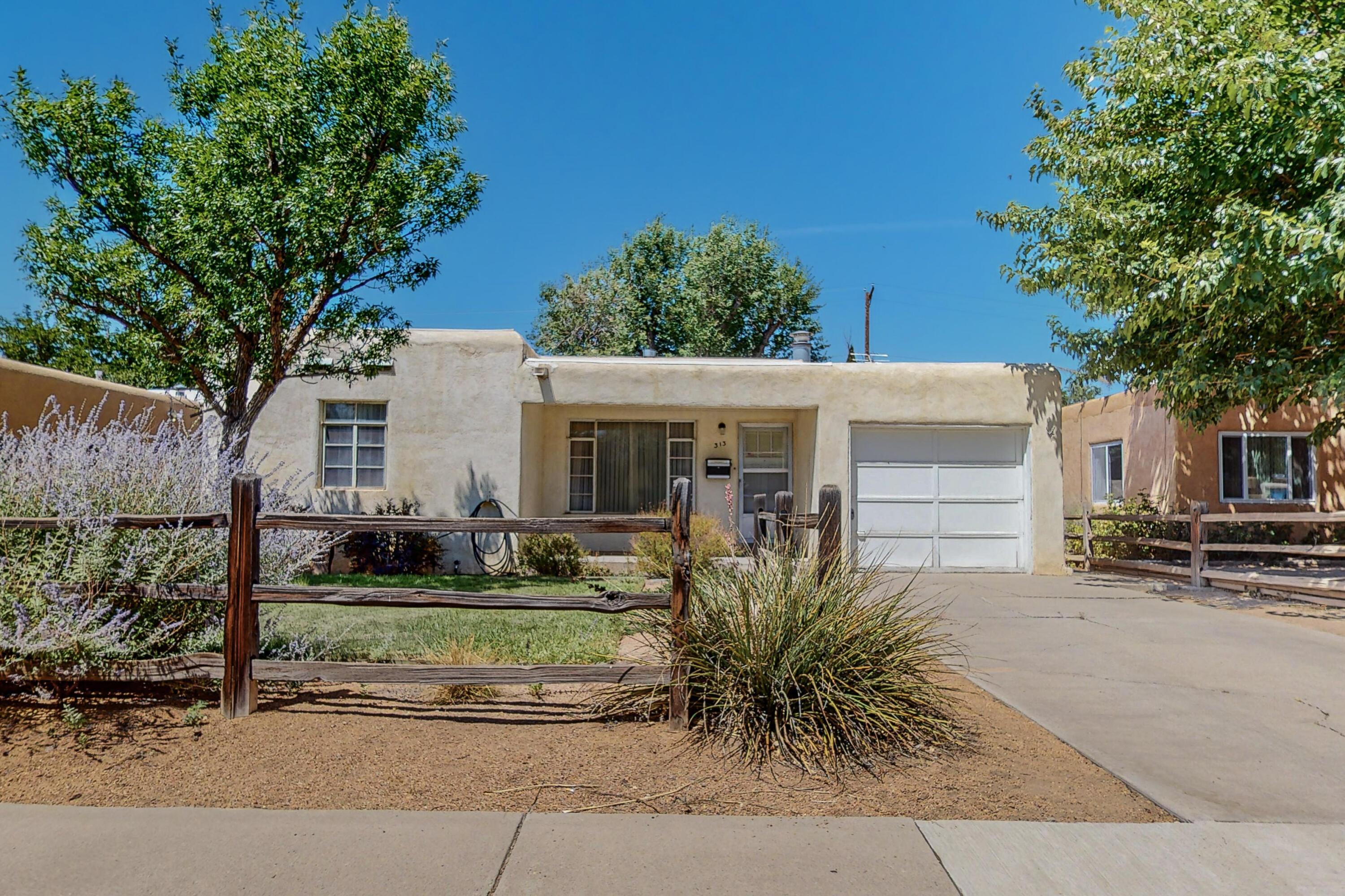 313 Valencia Drive NE