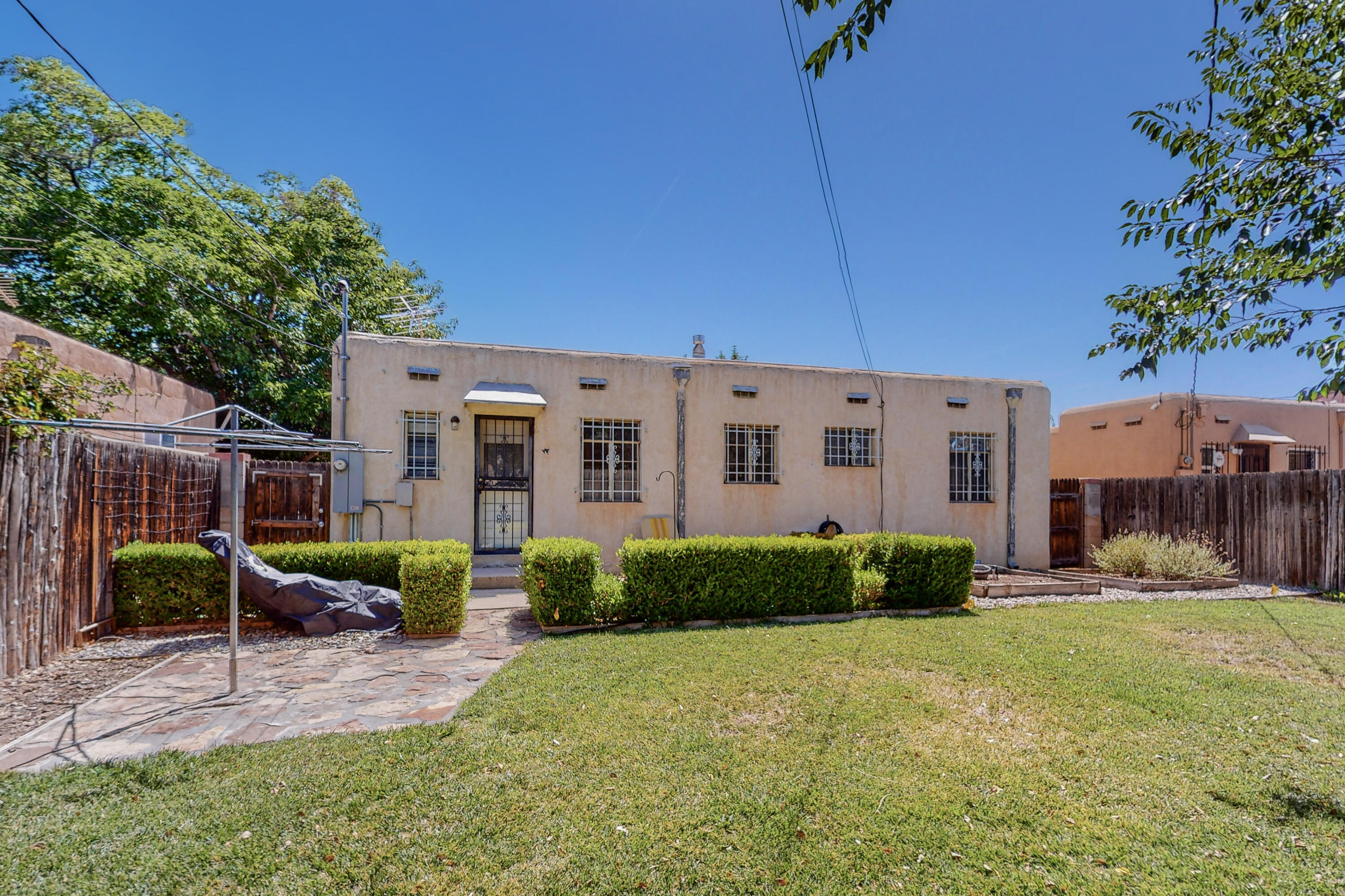 313 Valencia Drive NE