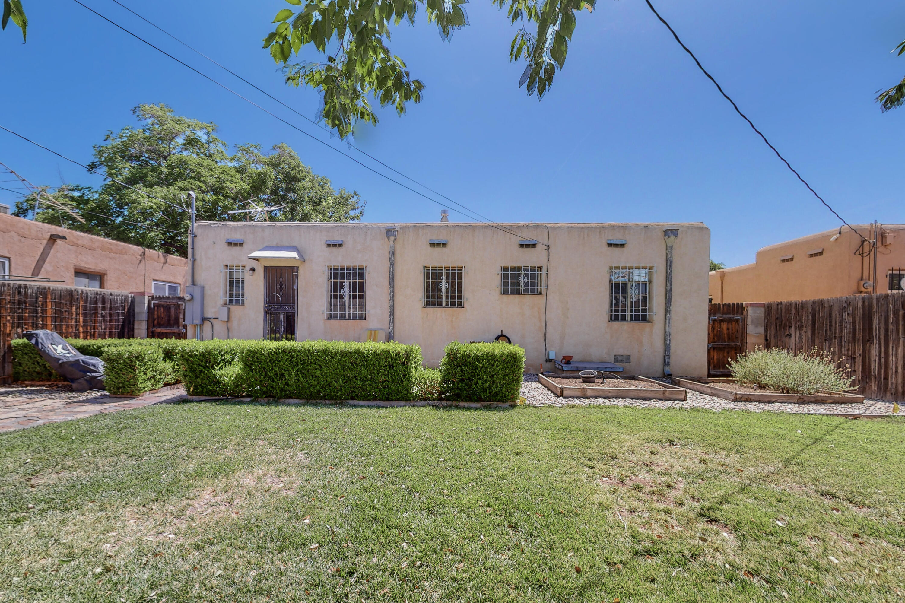 313 Valencia Drive NE