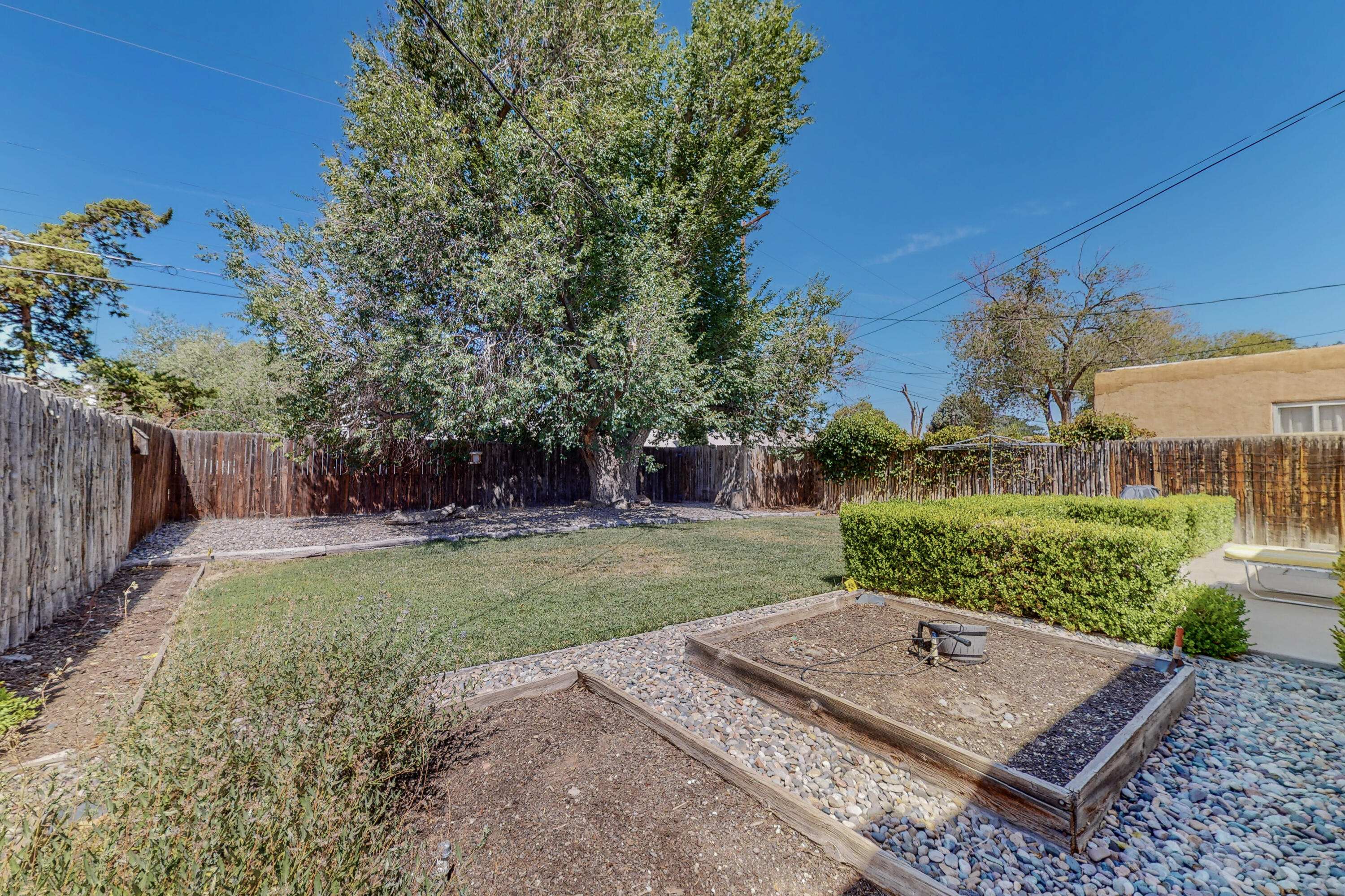 313 Valencia Drive NE