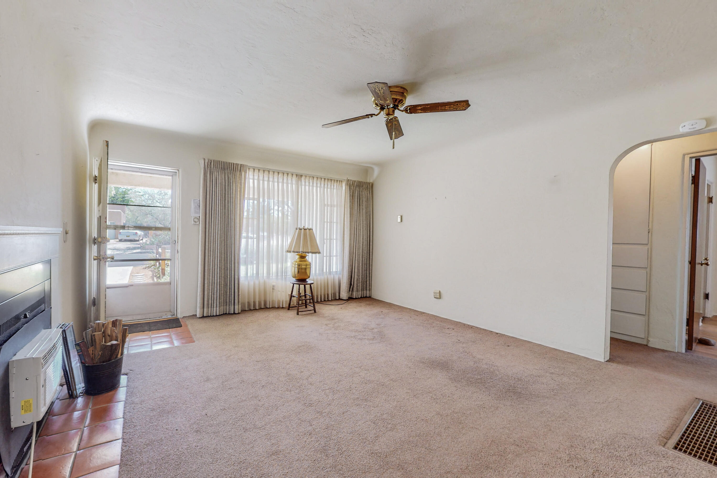 313 Valencia Drive NE