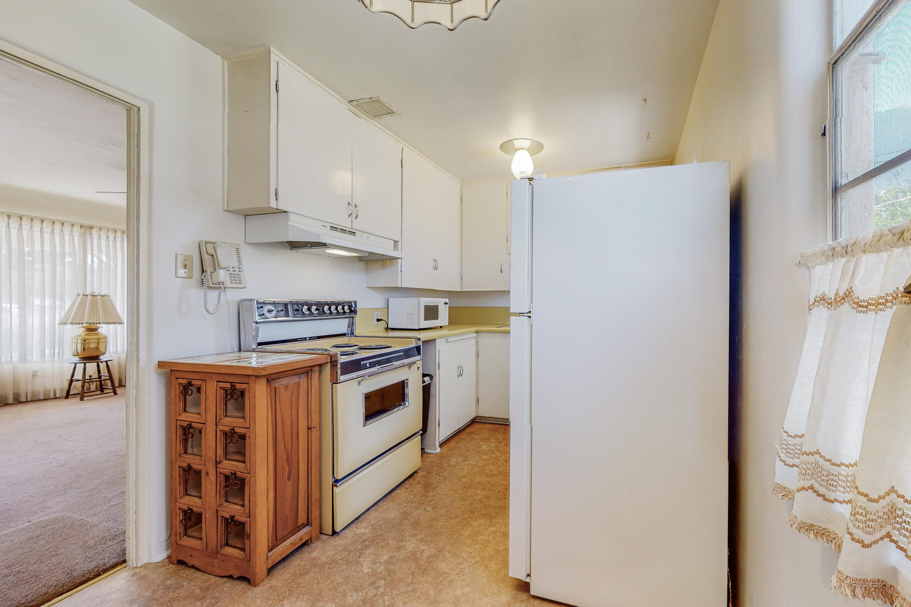 313 Valencia Drive NE
