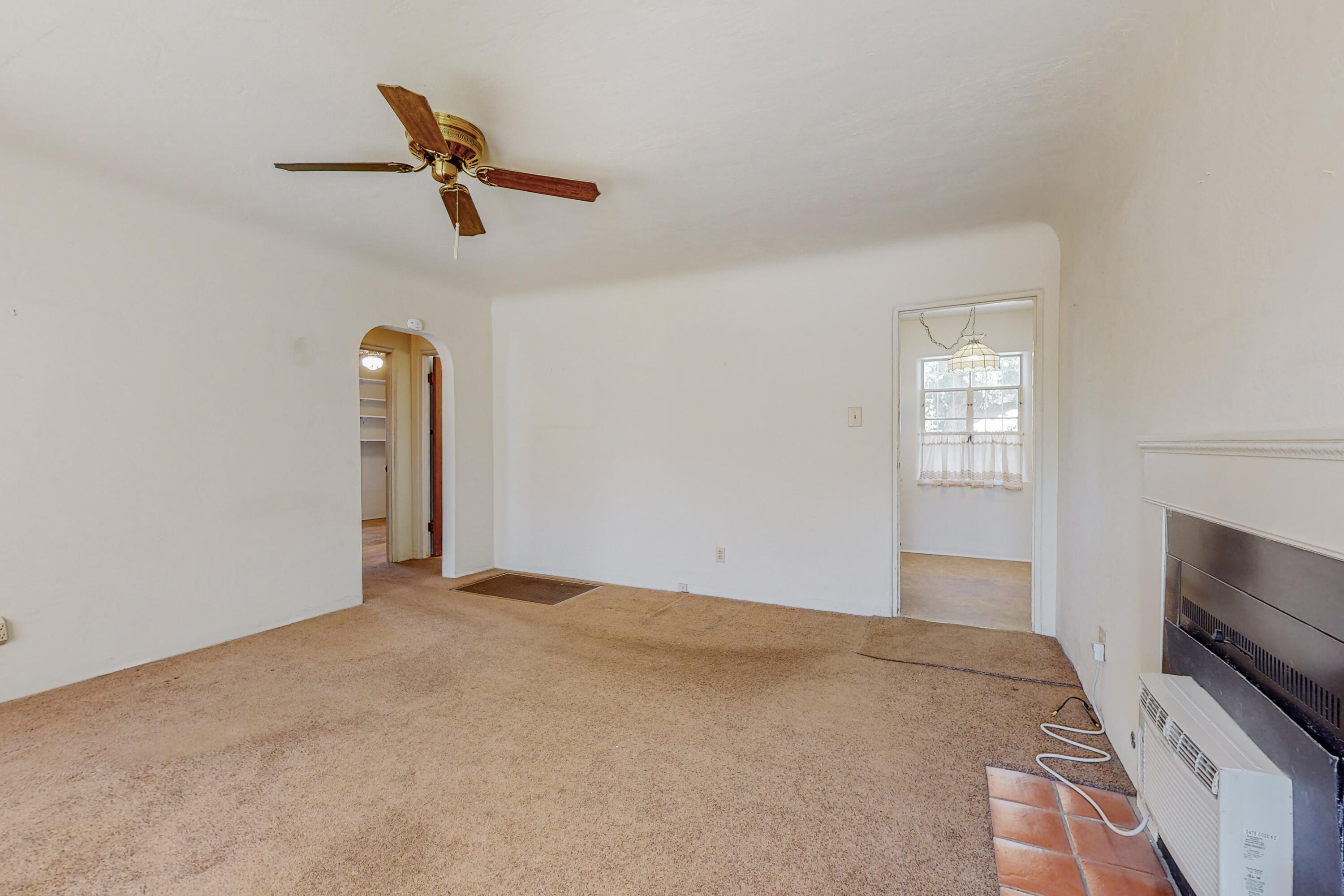 313 Valencia Drive NE