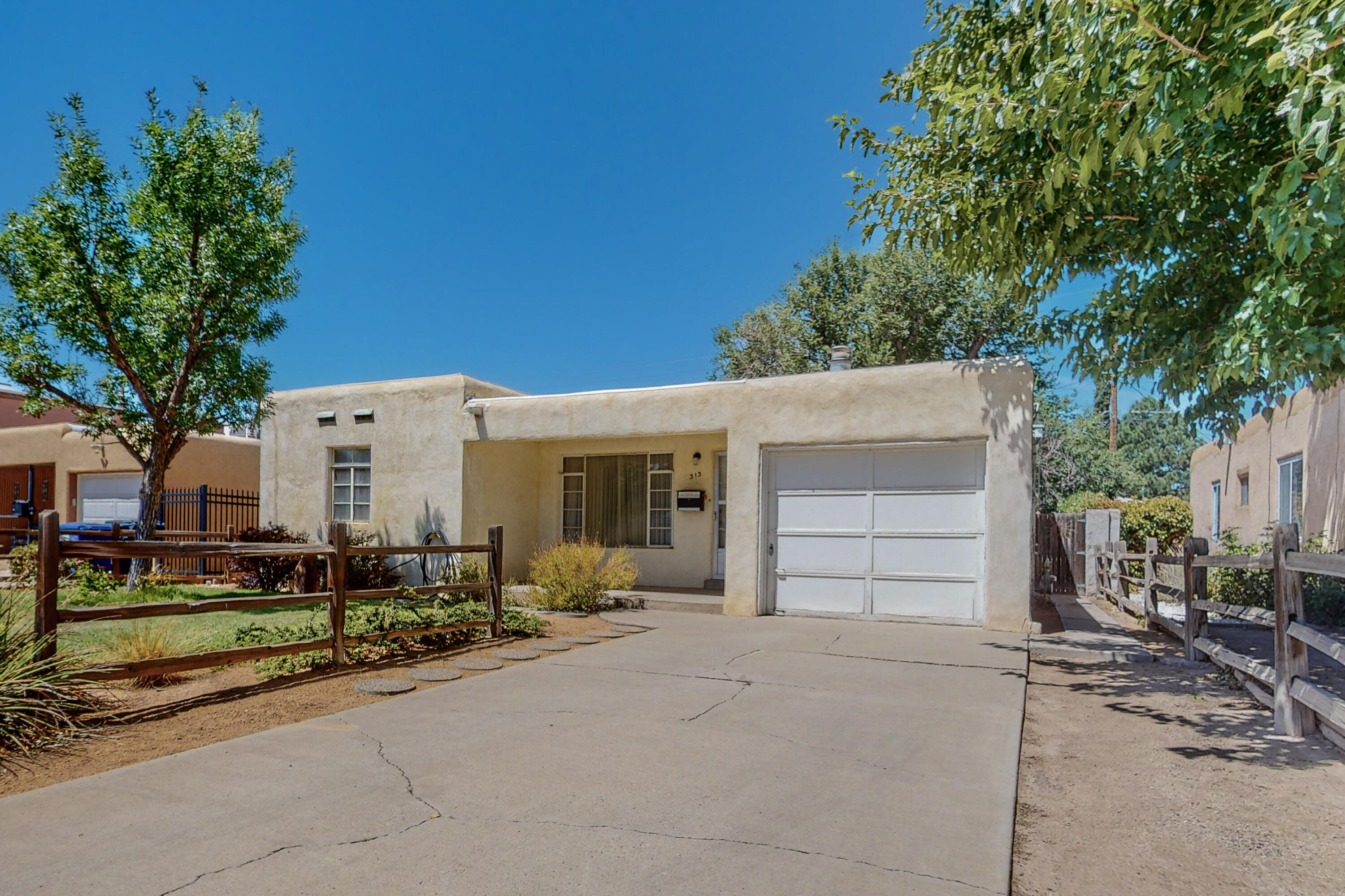 313 Valencia Drive NE
