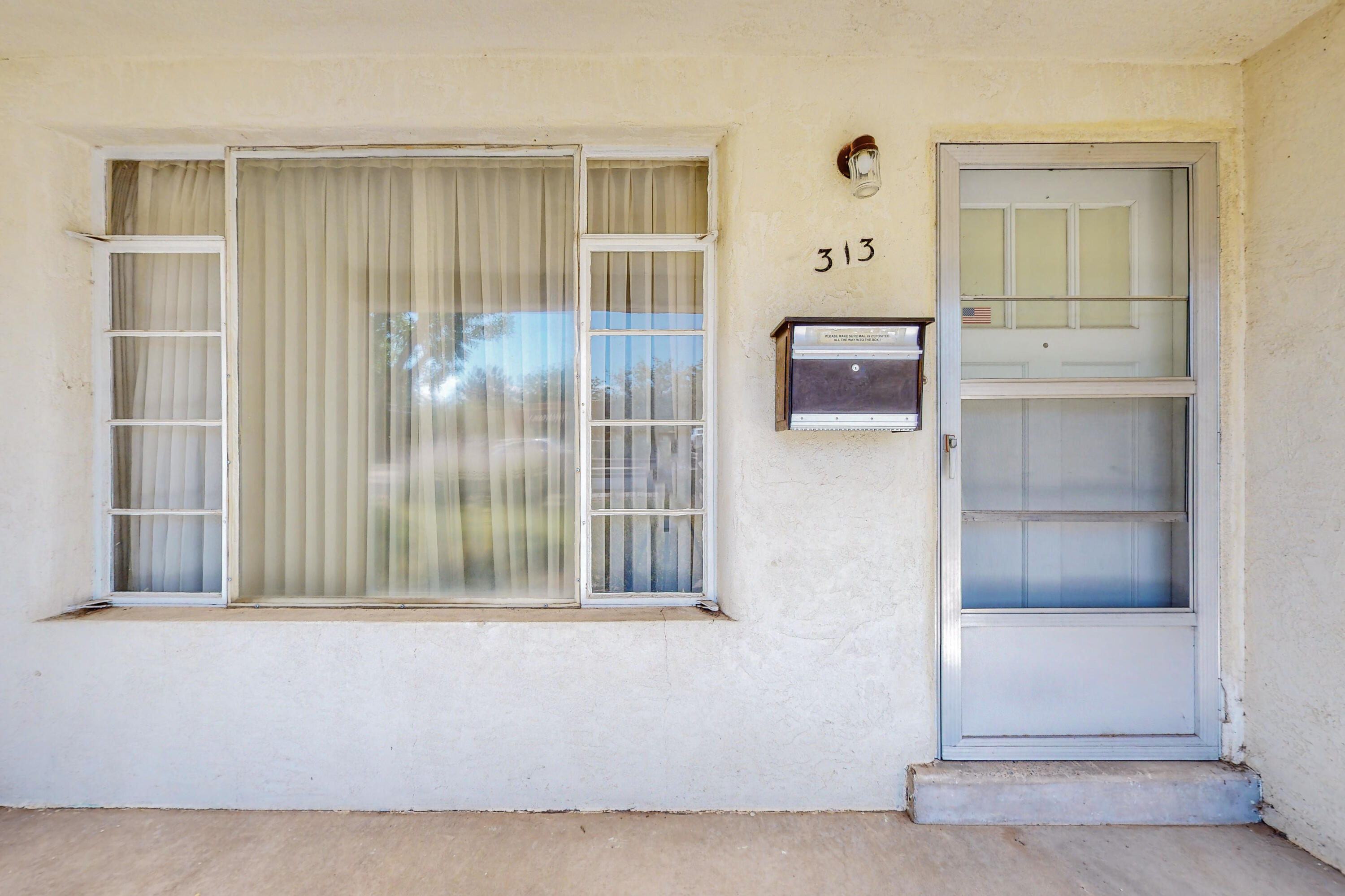 313 Valencia Drive NE