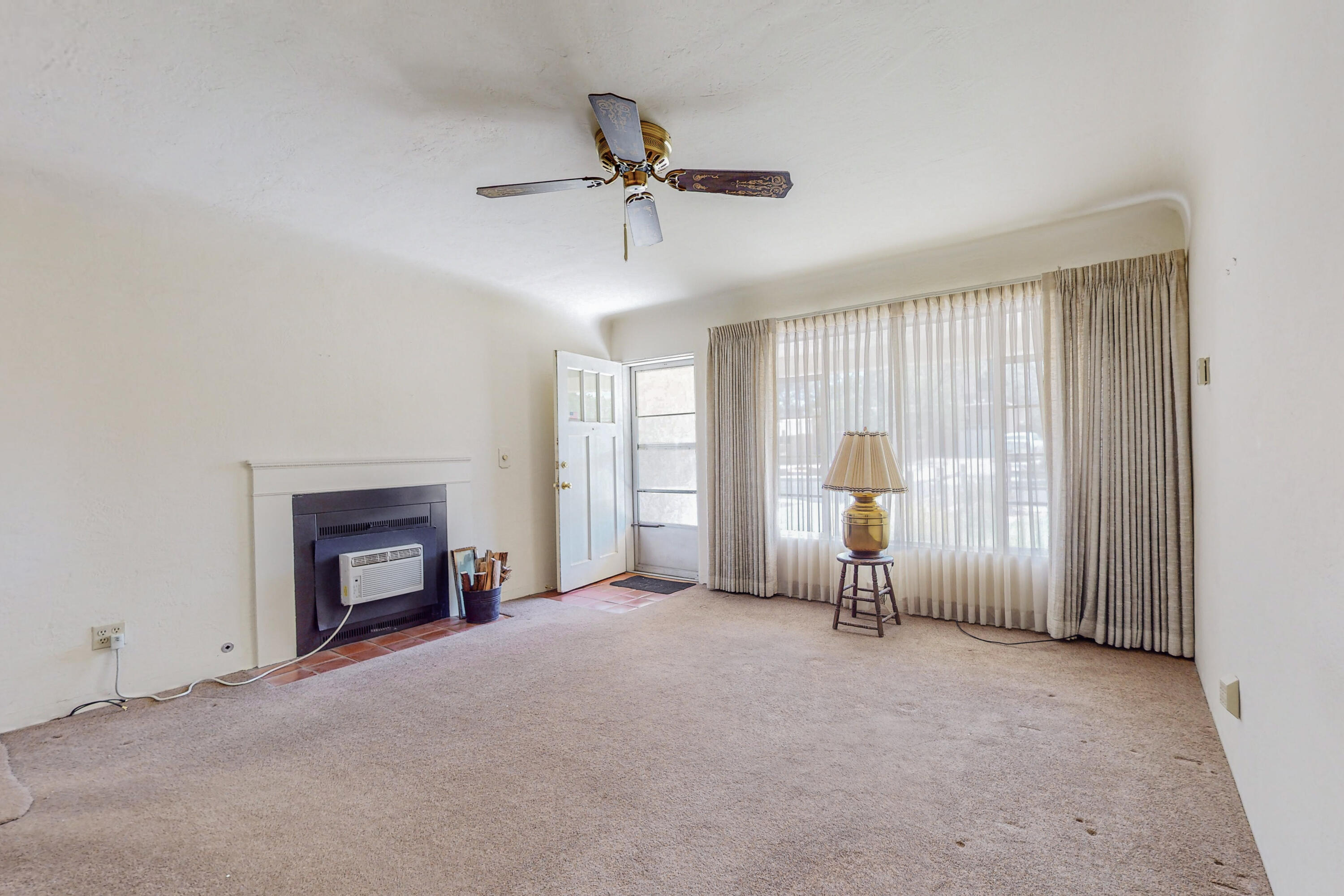 313 Valencia Drive NE