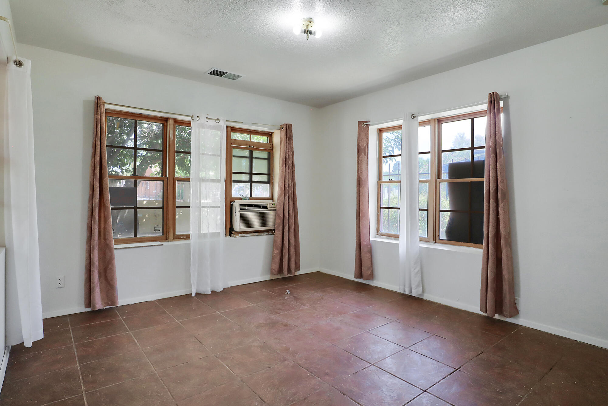 1307 Edith Boulevard SE