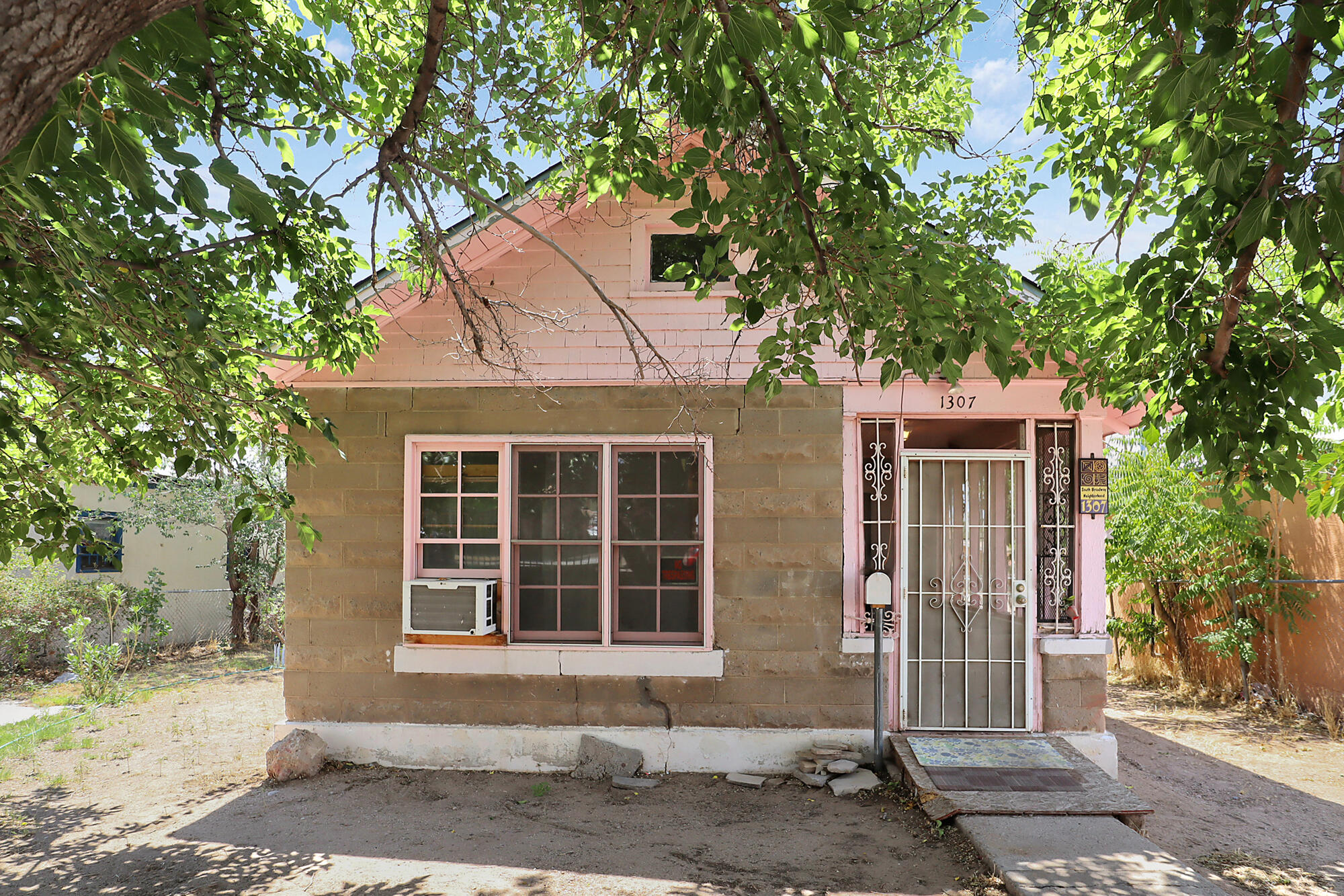 1307 Edith Boulevard SE