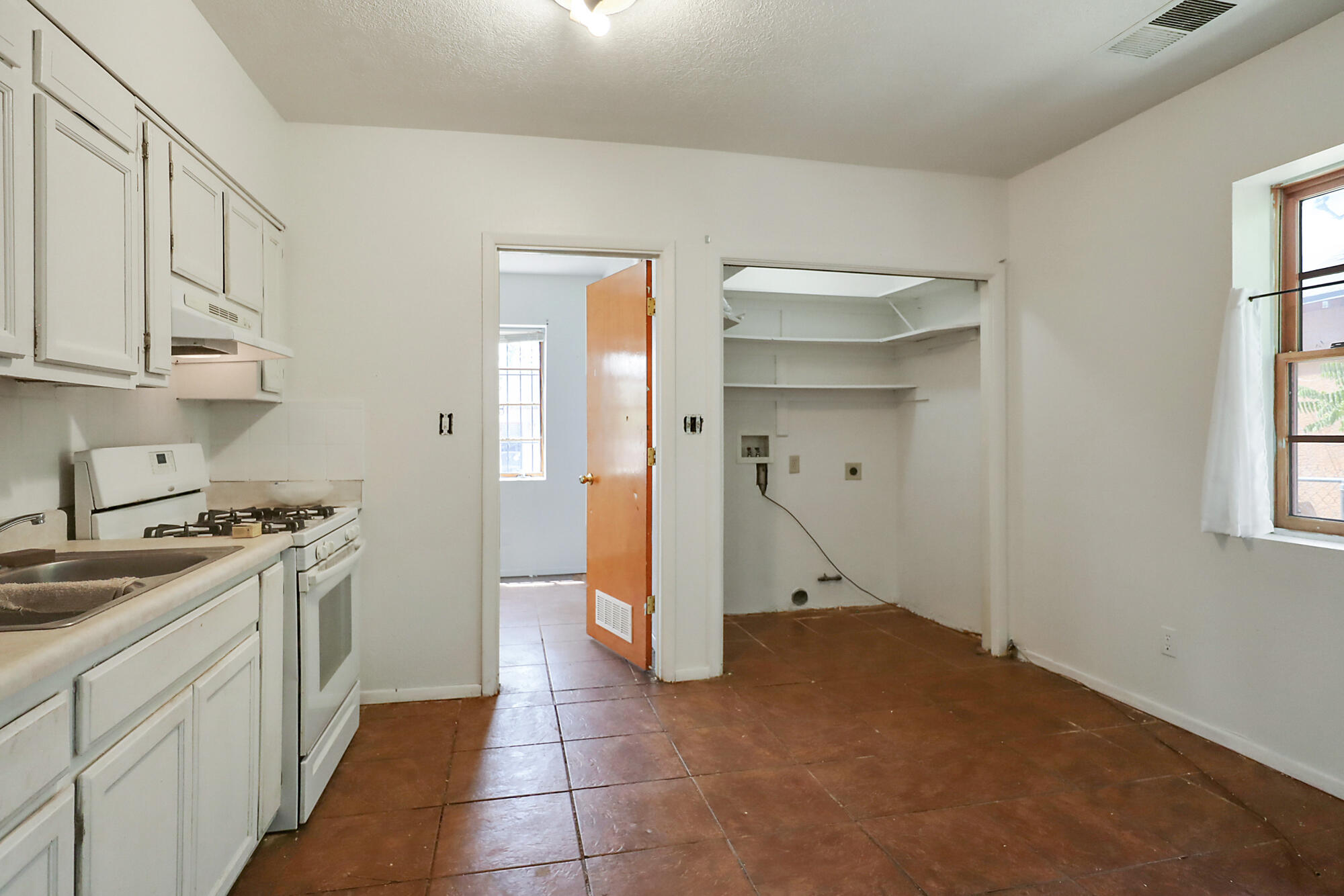 1307 Edith Boulevard SE