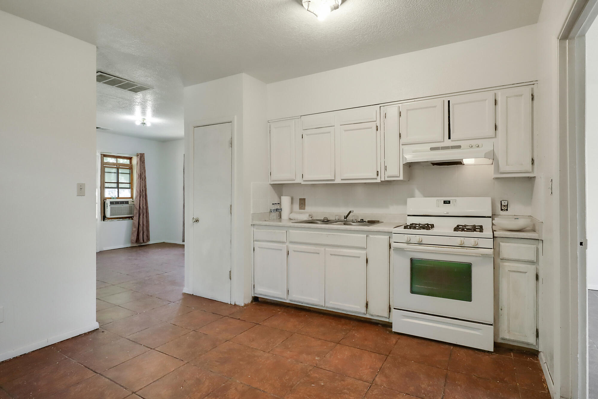 1307 Edith Boulevard SE